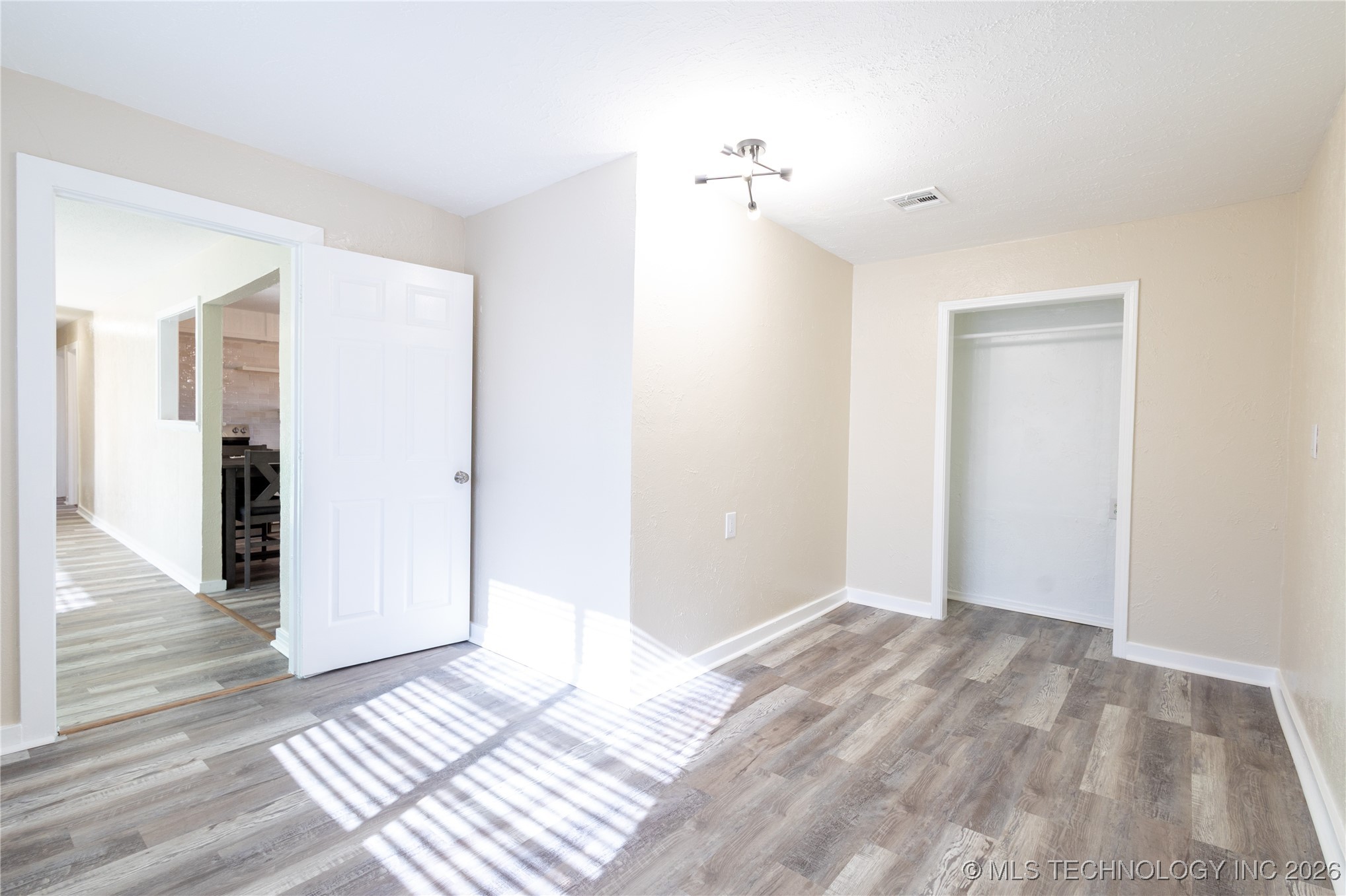 1012 W Tulsa Property Photo 18