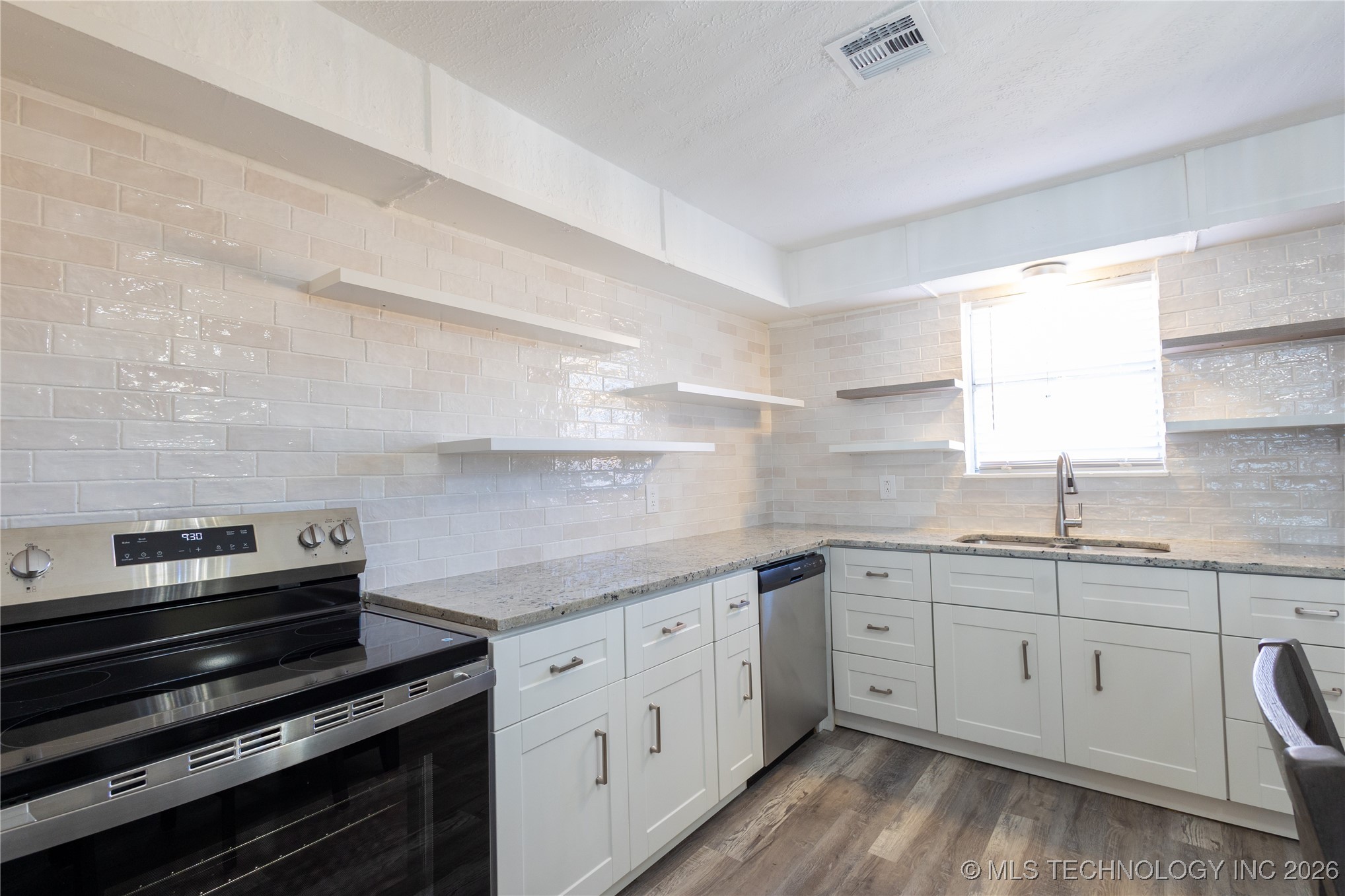 1012 W Tulsa Property Photo 20