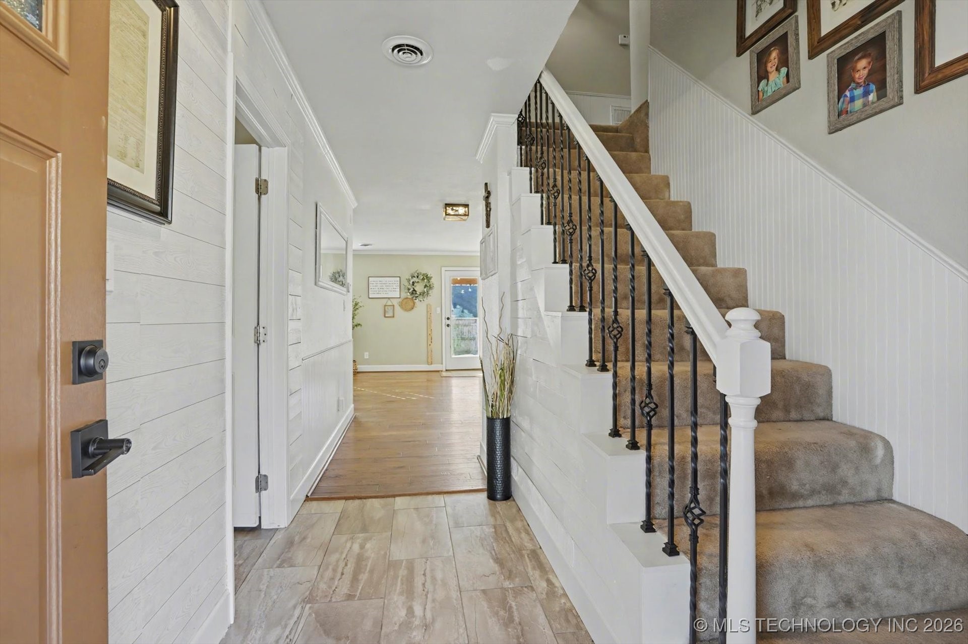 1712 Valley Road Property Photo 4