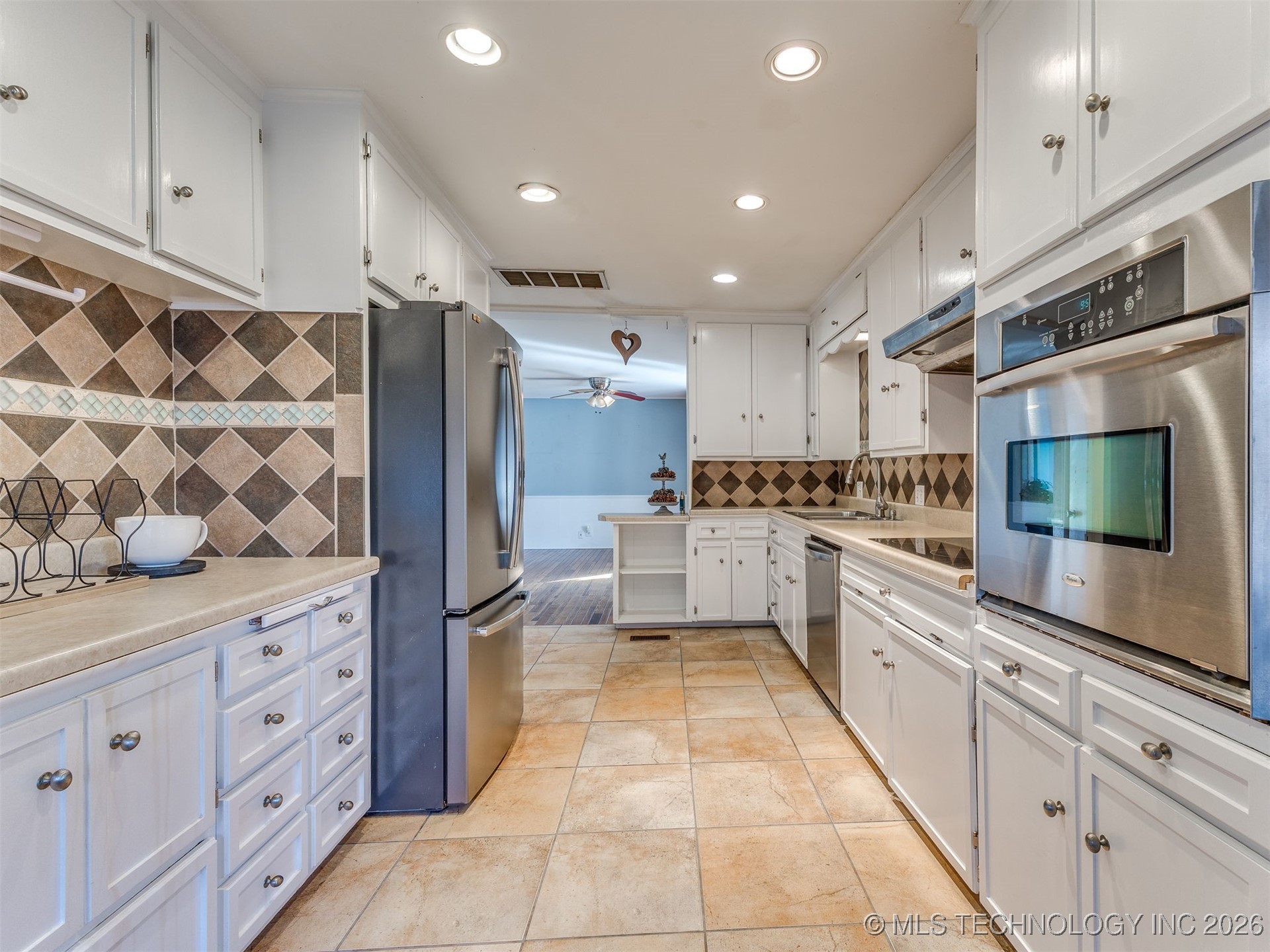 1568 E 60th Street Property Photo 15