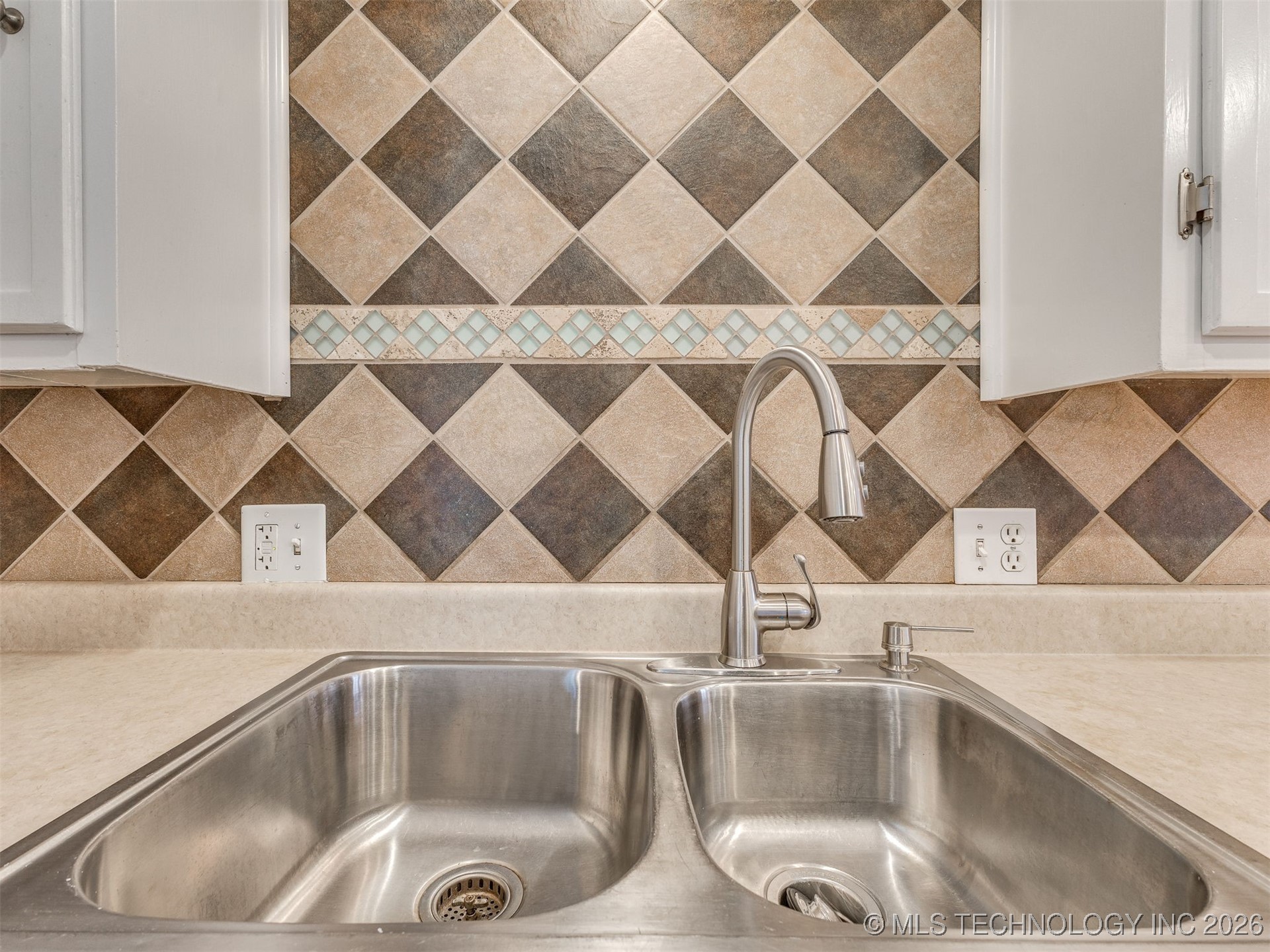 1568 E 60th Street Property Photo 17