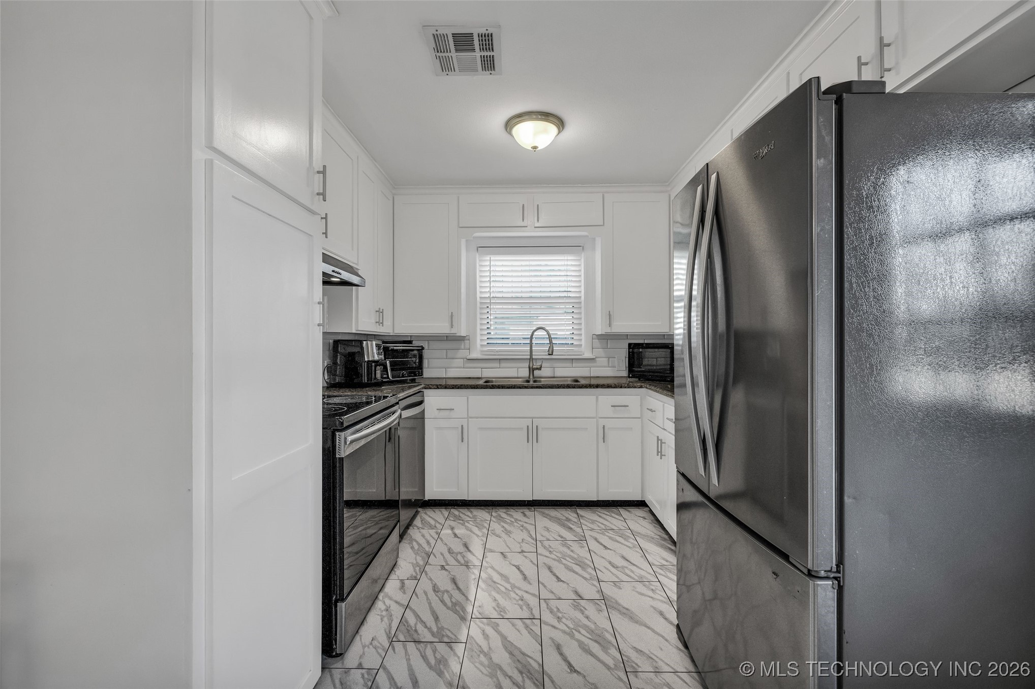 3929 E 38th Street Property Photo 19