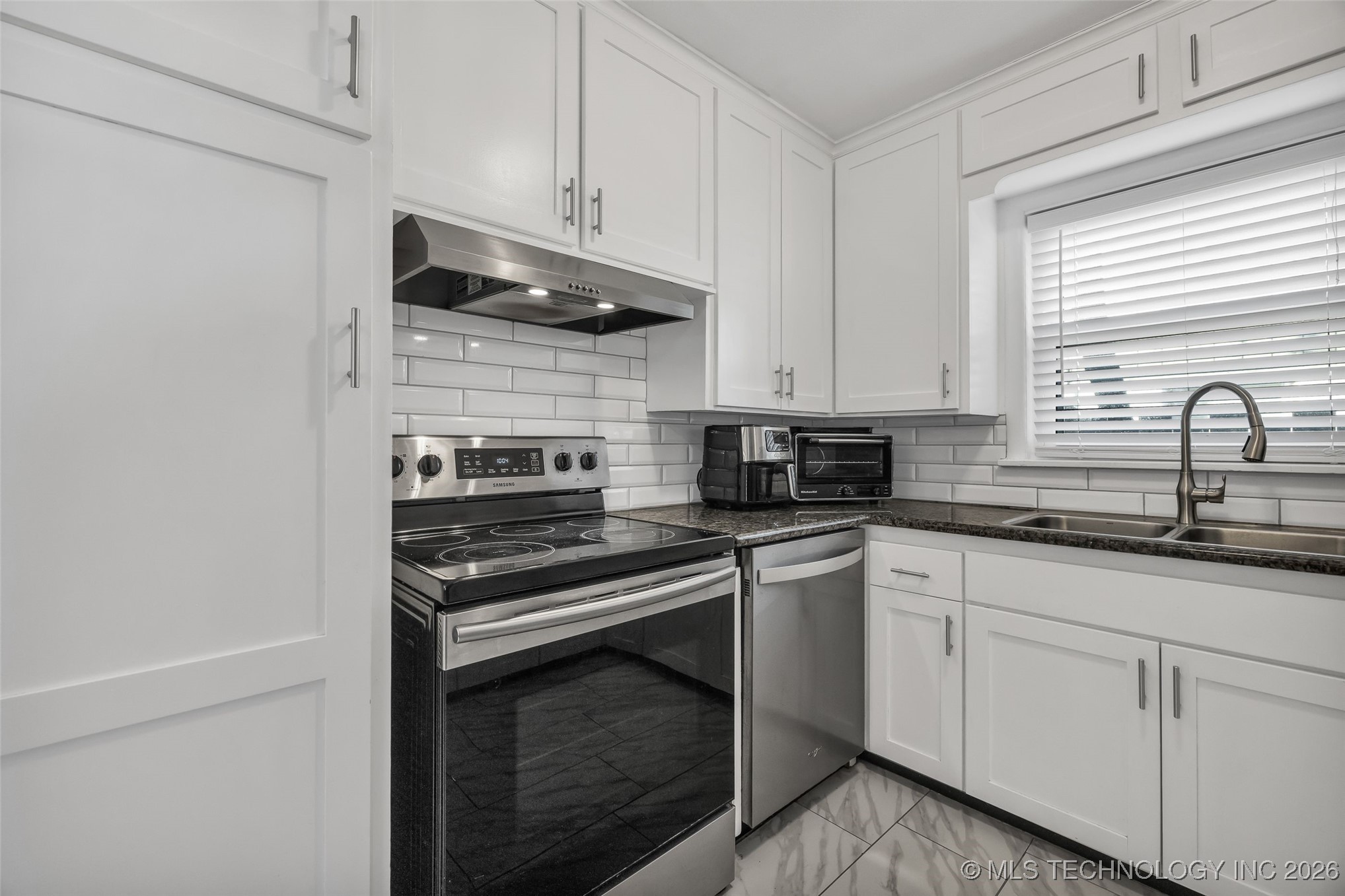 3929 E 38th Street Property Photo 20