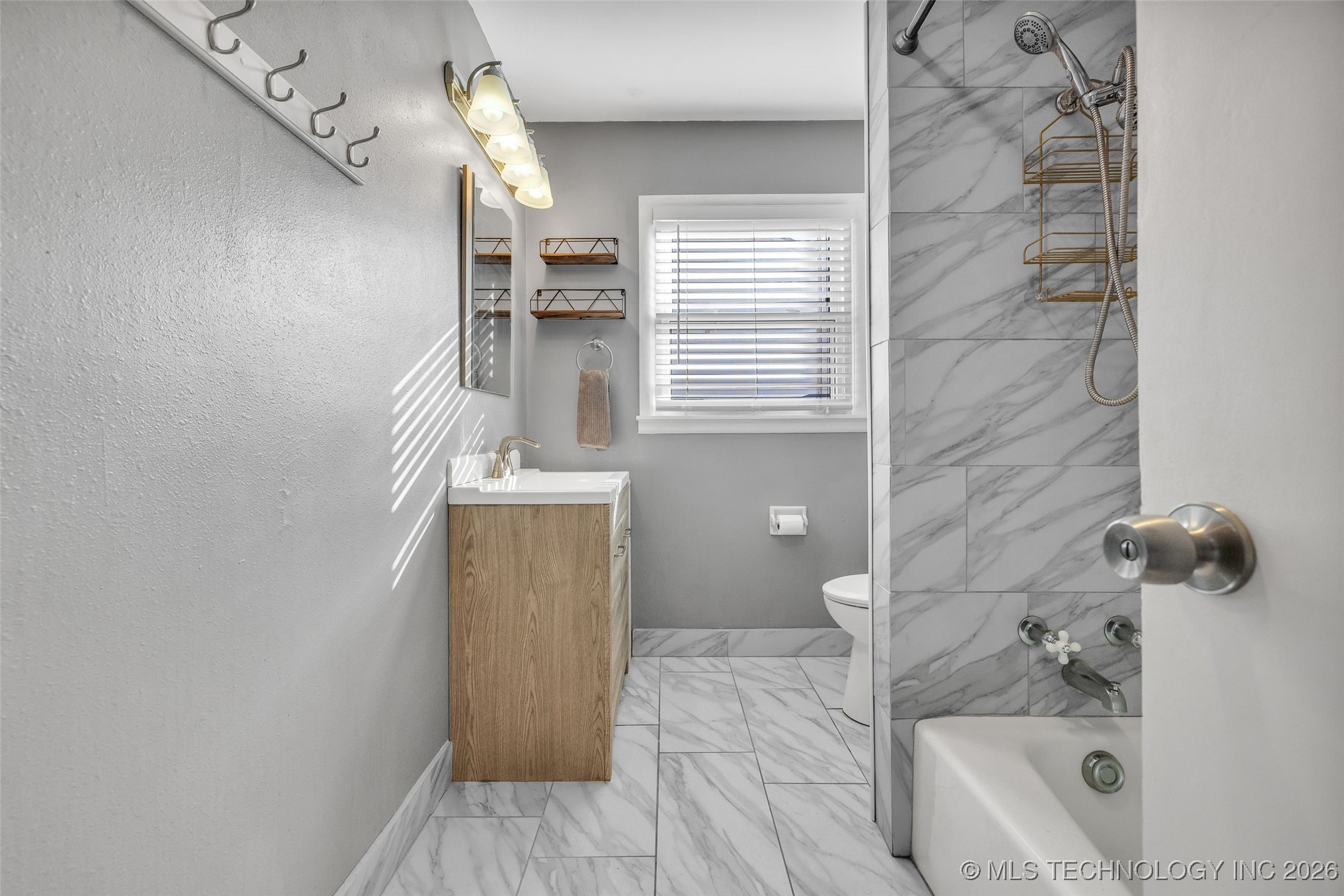 3929 E 38th Street Property Photo 32