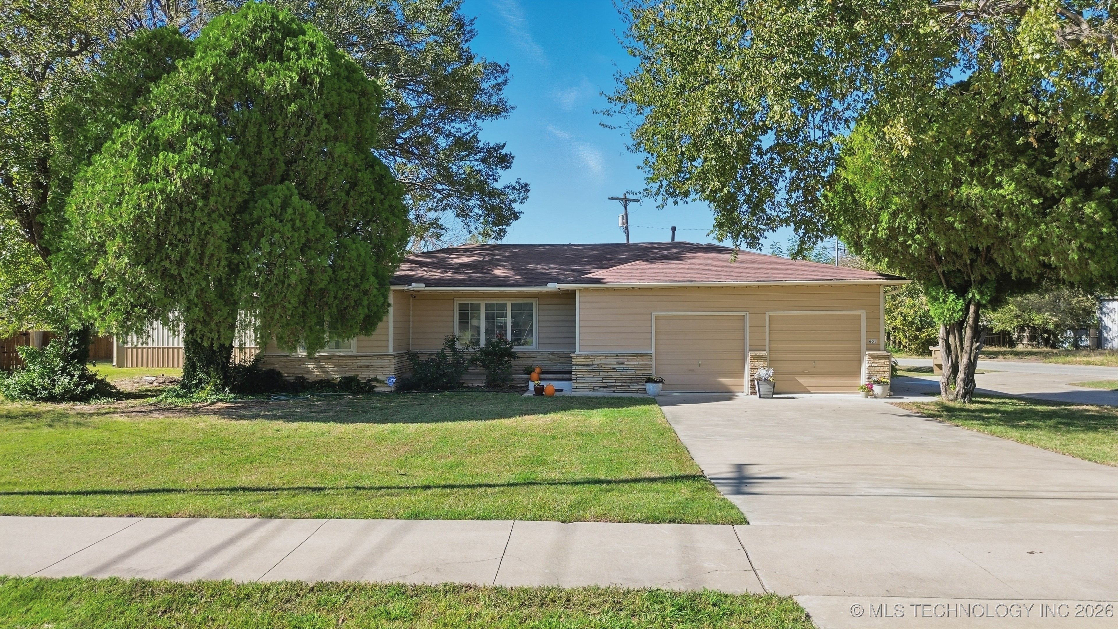 600 S Cherokee Street Property Photo 1