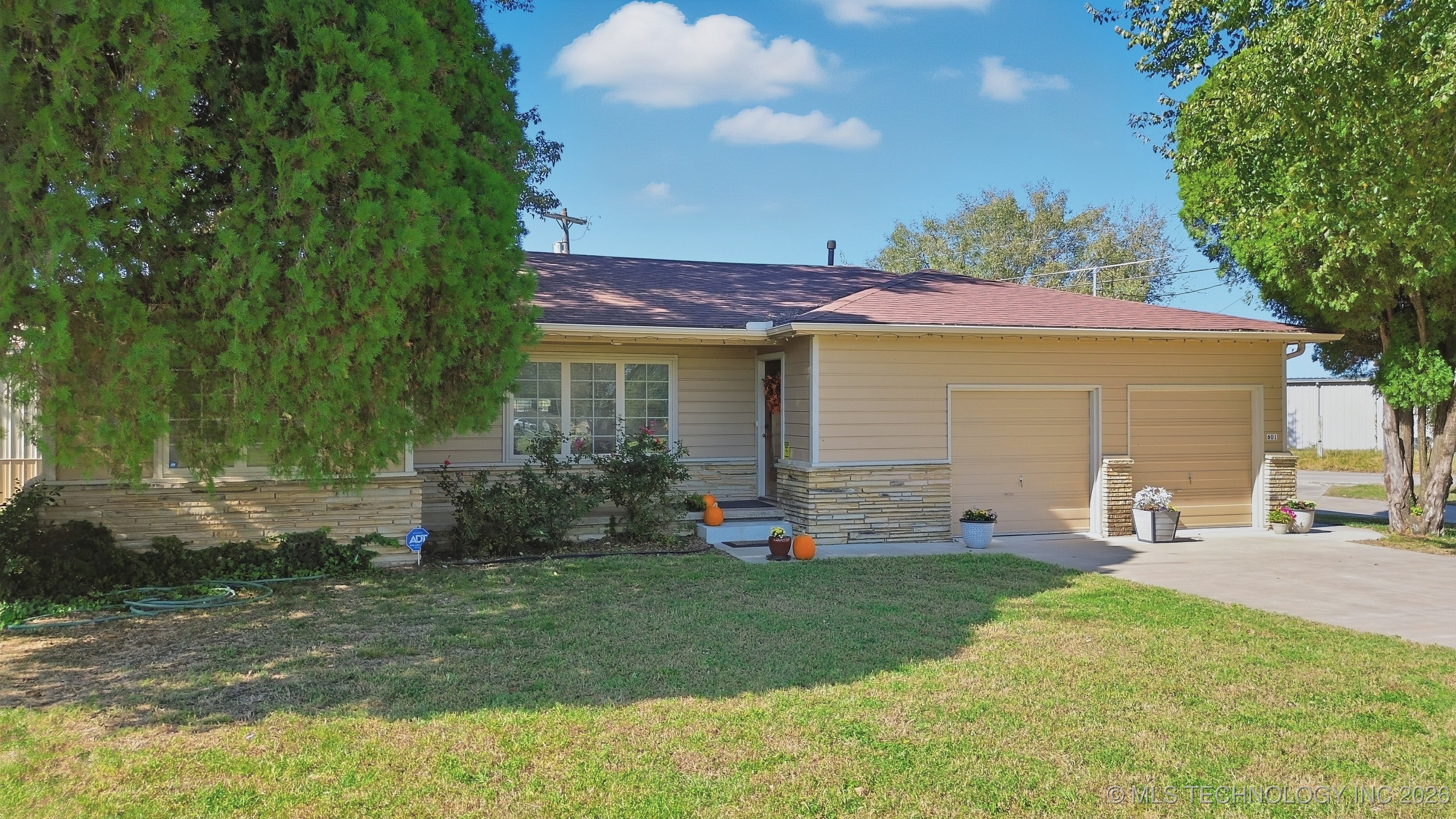 600 S Cherokee Street Property Photo 2