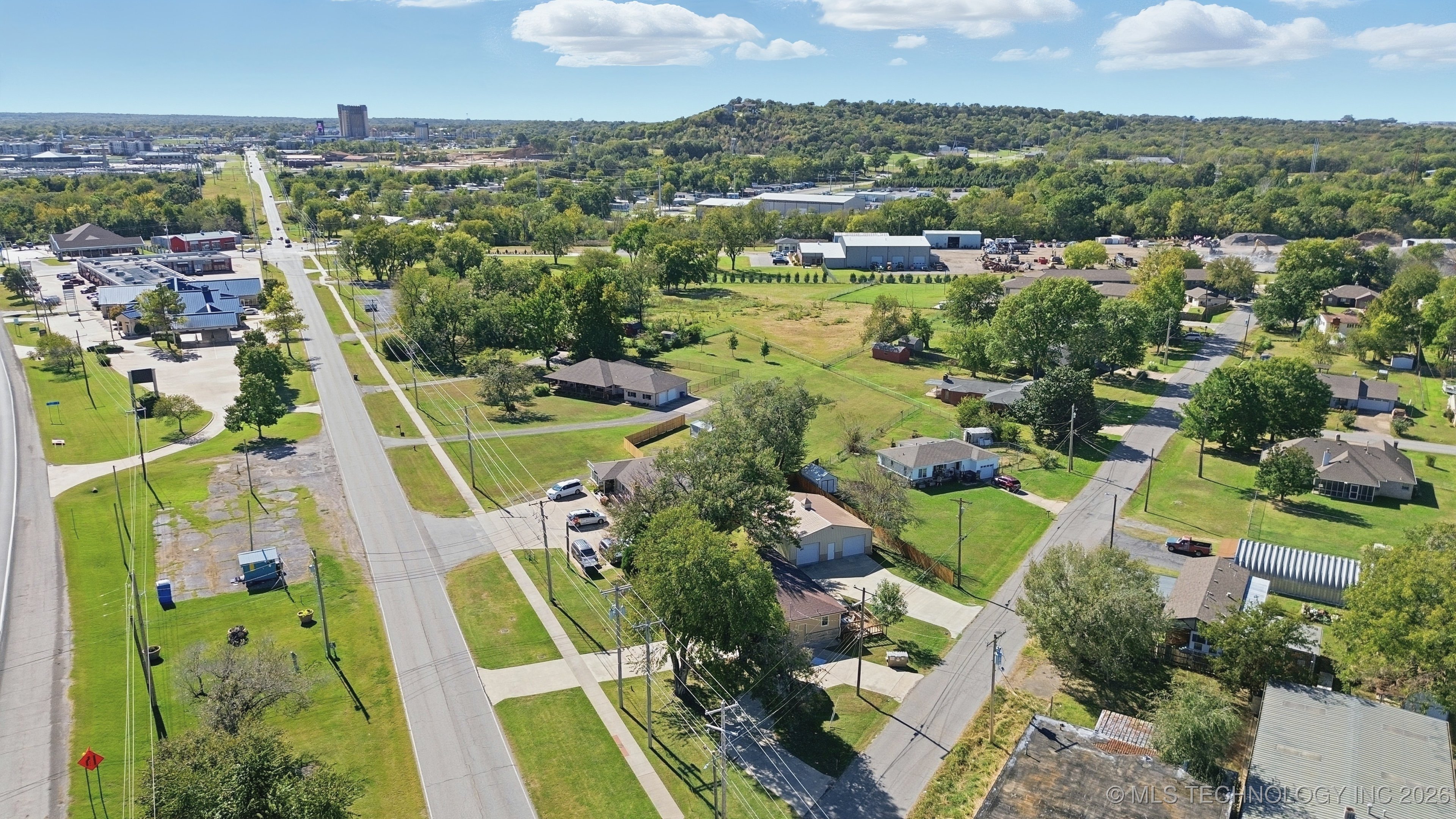 600 S Cherokee Street Property Photo 4