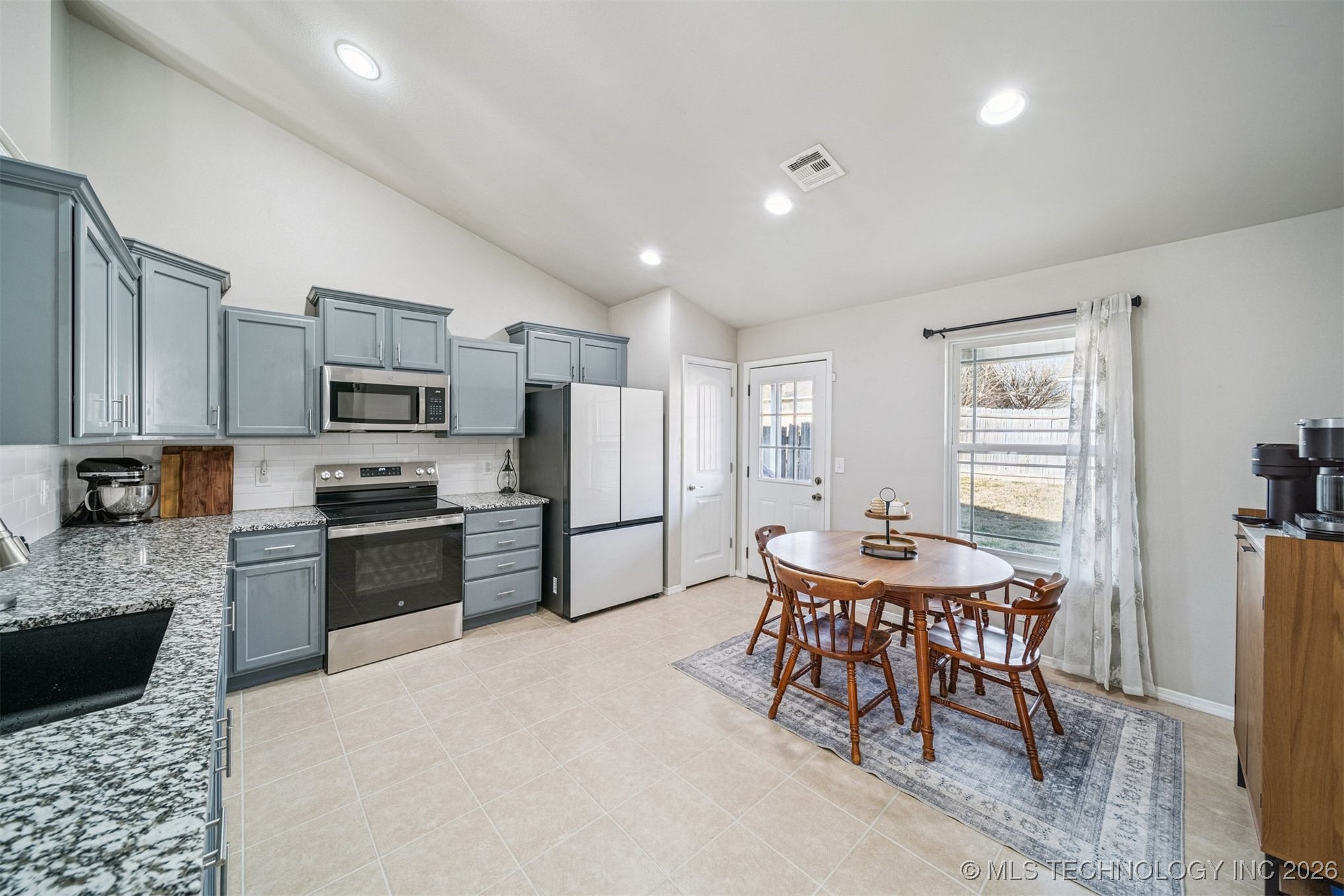 37 E Fairlane Place Property Photo 8