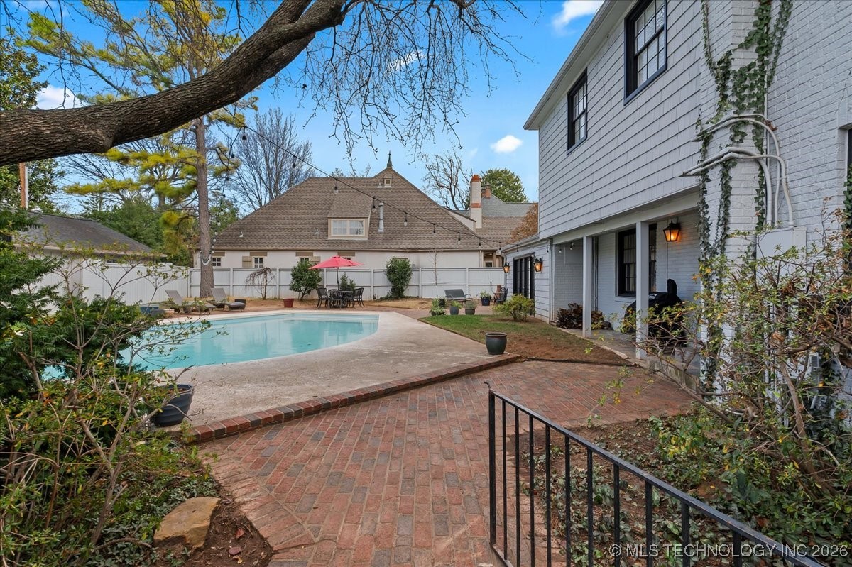 1305 E 27th Street Property Photo 4