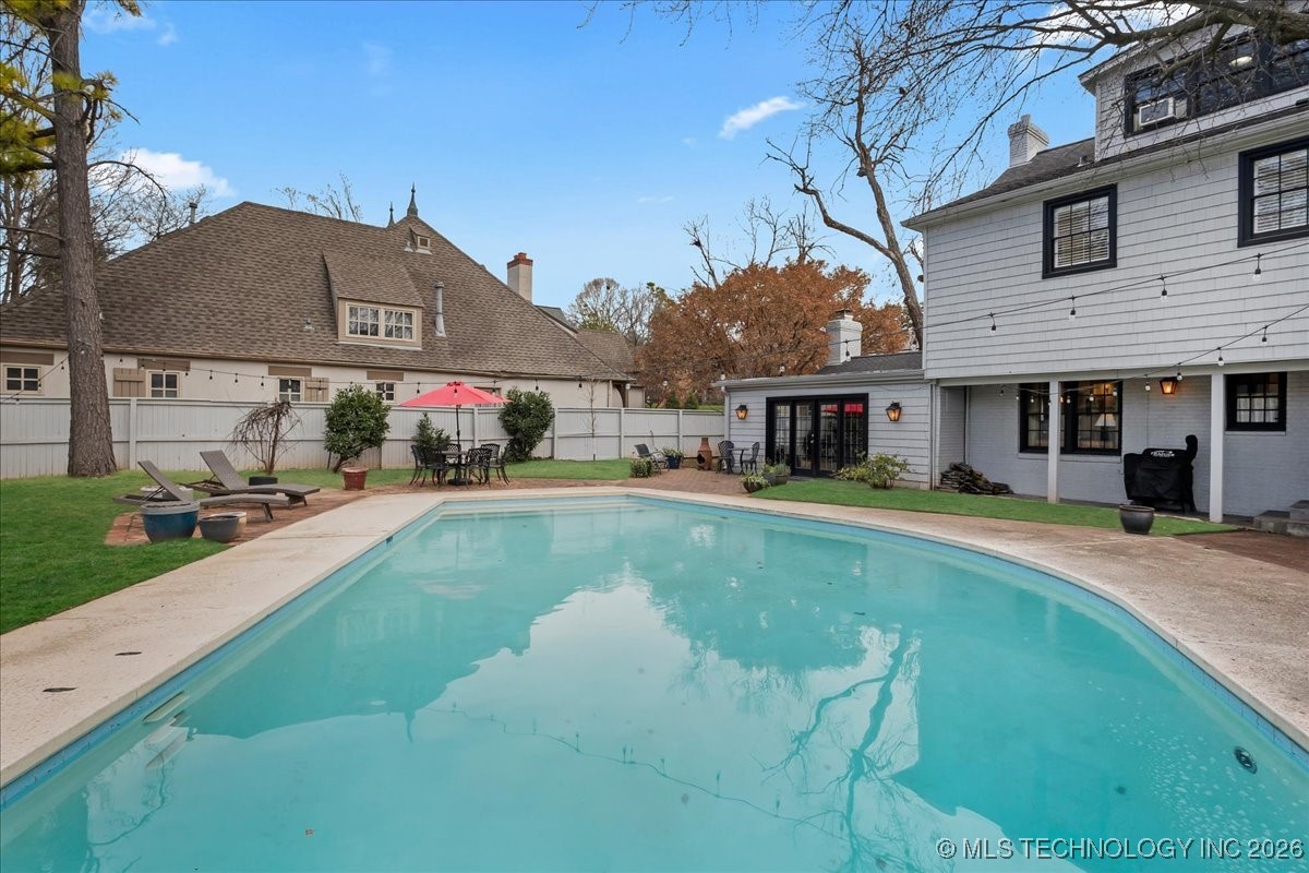 1305 E 27th Street Property Photo 5