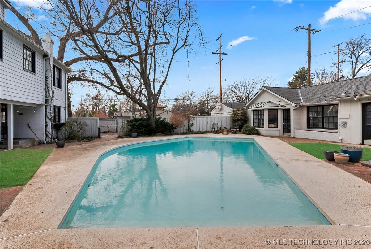 1305 E 27th Street Property Photo 58