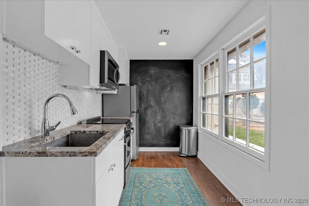 1305 E 27th Street Property Photo 64