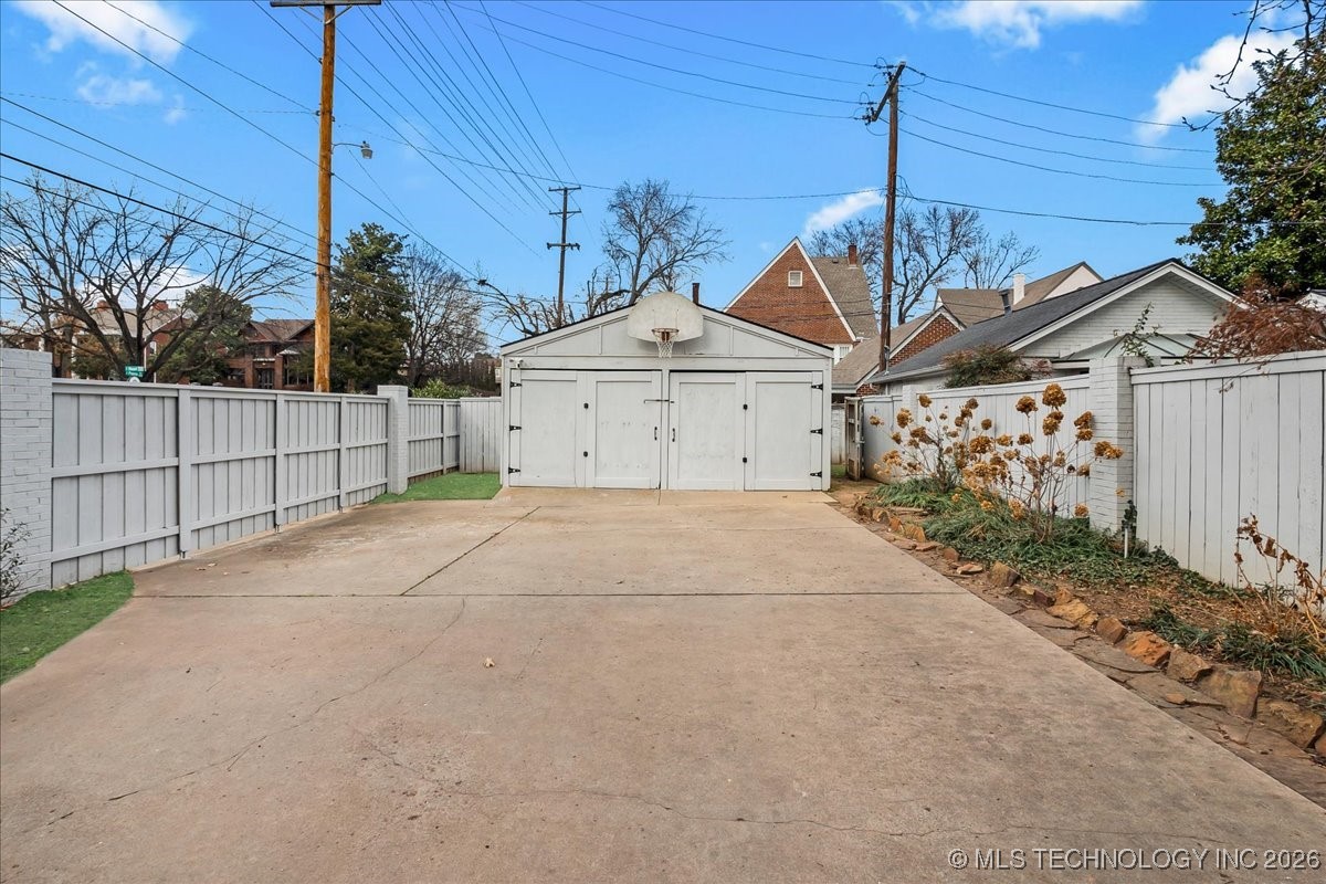 1305 E 27th Street Property Photo 73