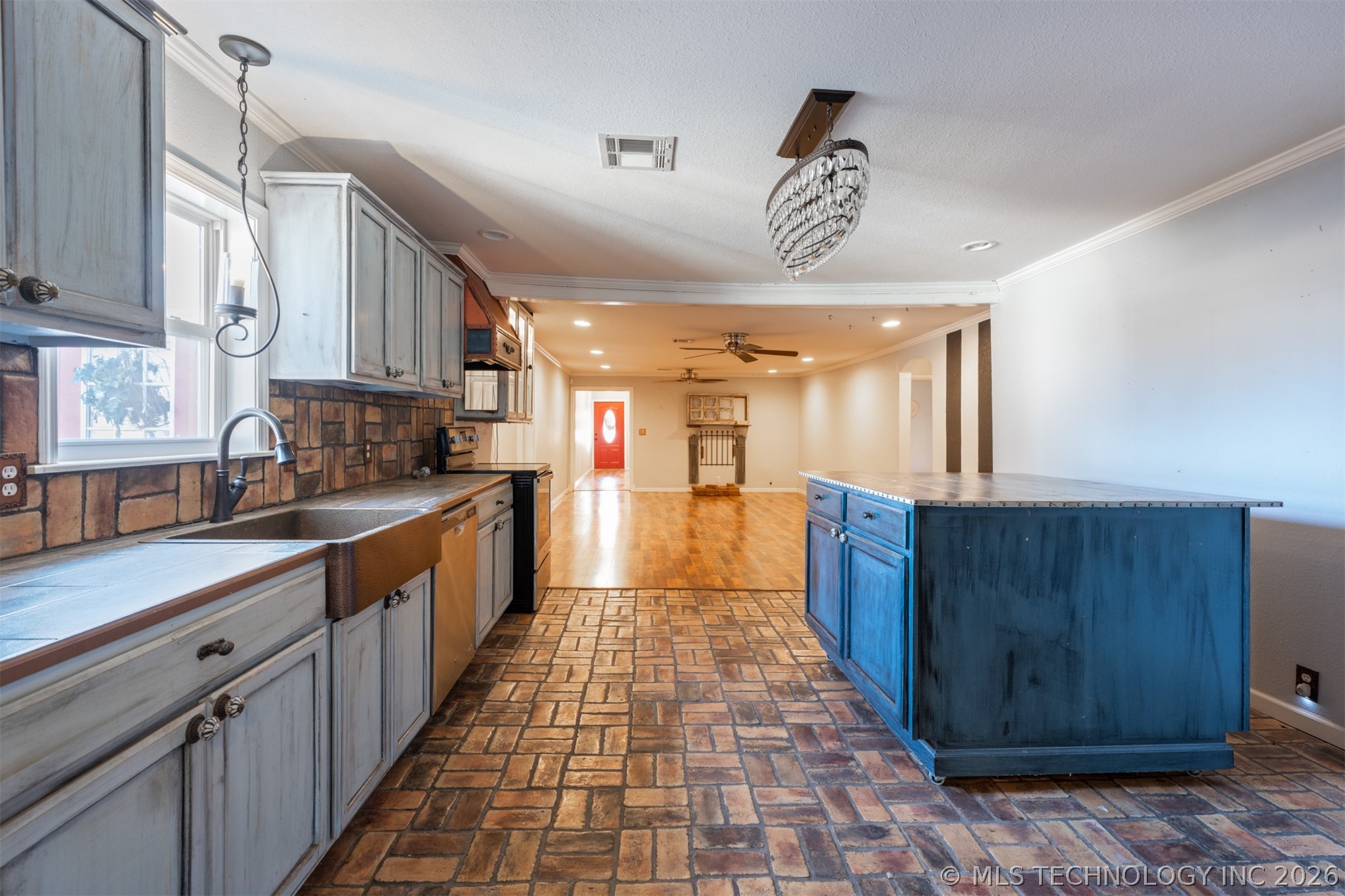 374010 E 1100 Property Photo 2