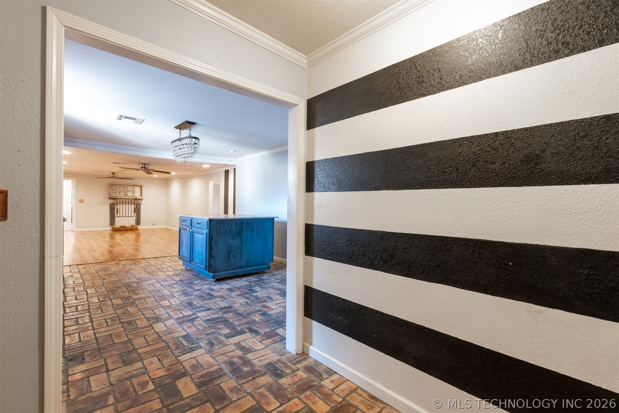 374010 E 1100 Property Photo 3