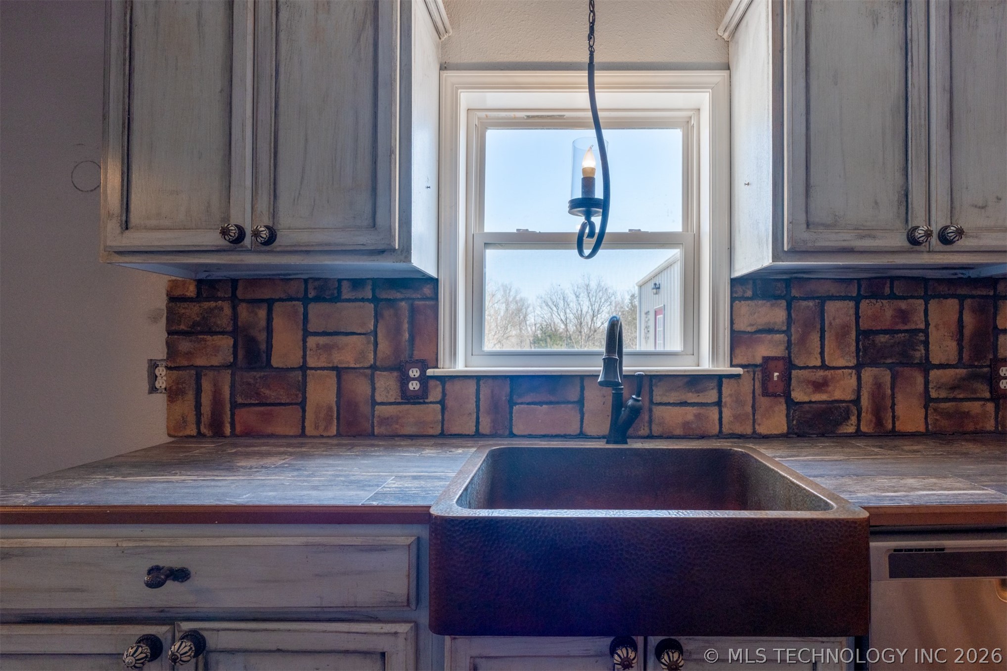 374010 E 1100 Property Photo 5