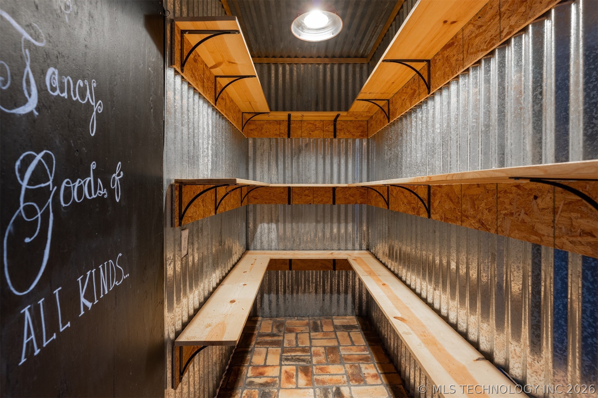 374010 E 1100 Property Photo 6