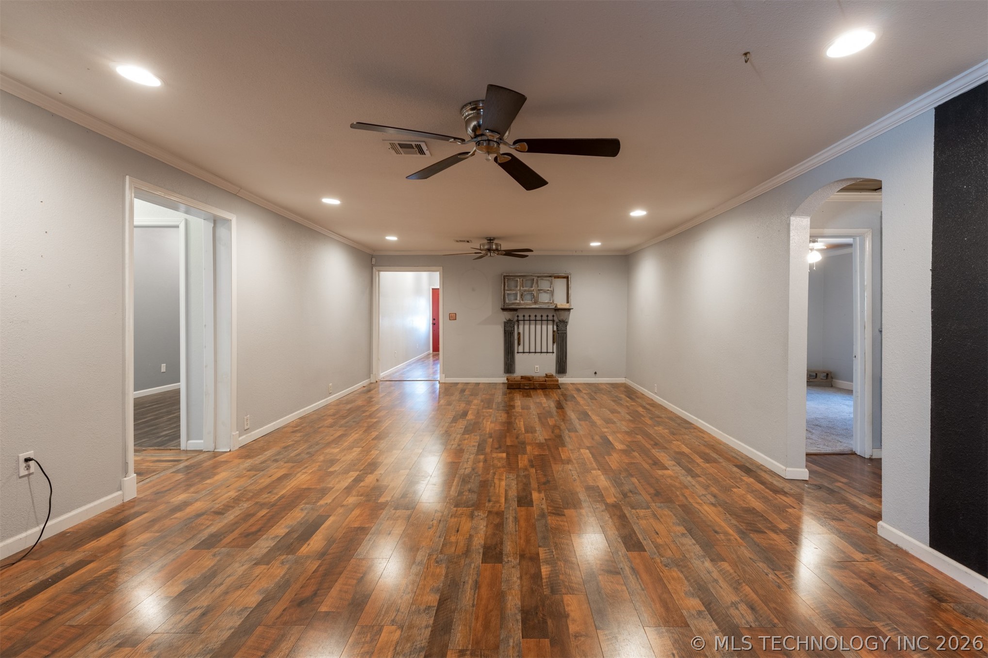 374010 E 1100 Property Photo 7