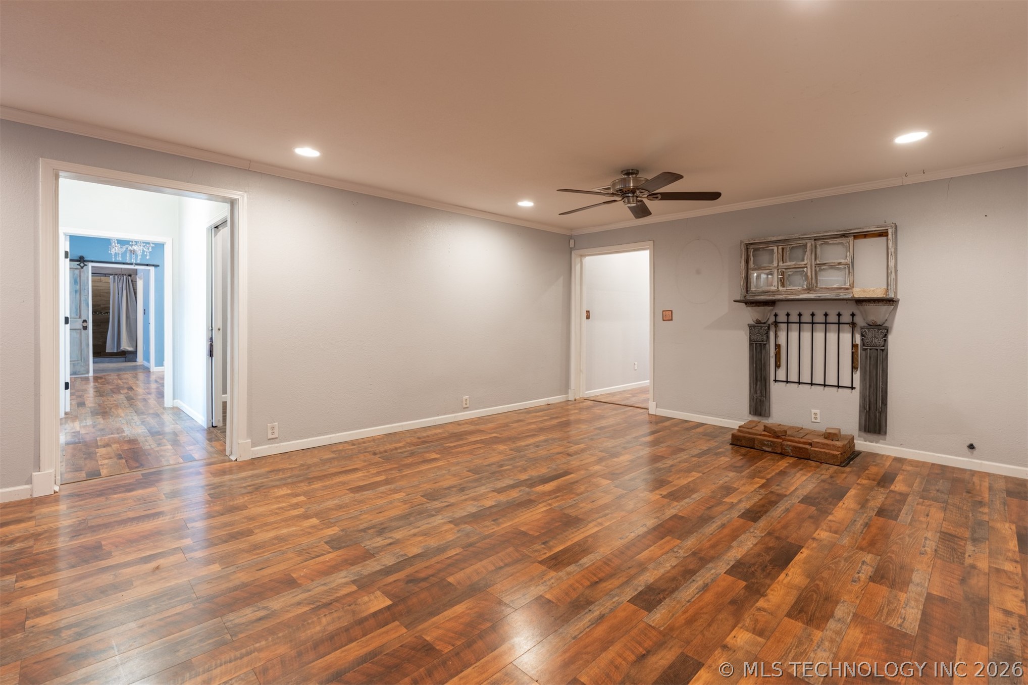 374010 E 1100 Property Photo 8