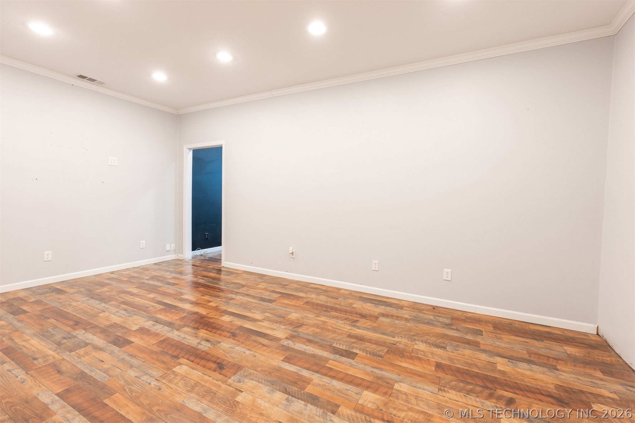 374010 E 1100 Property Photo 10