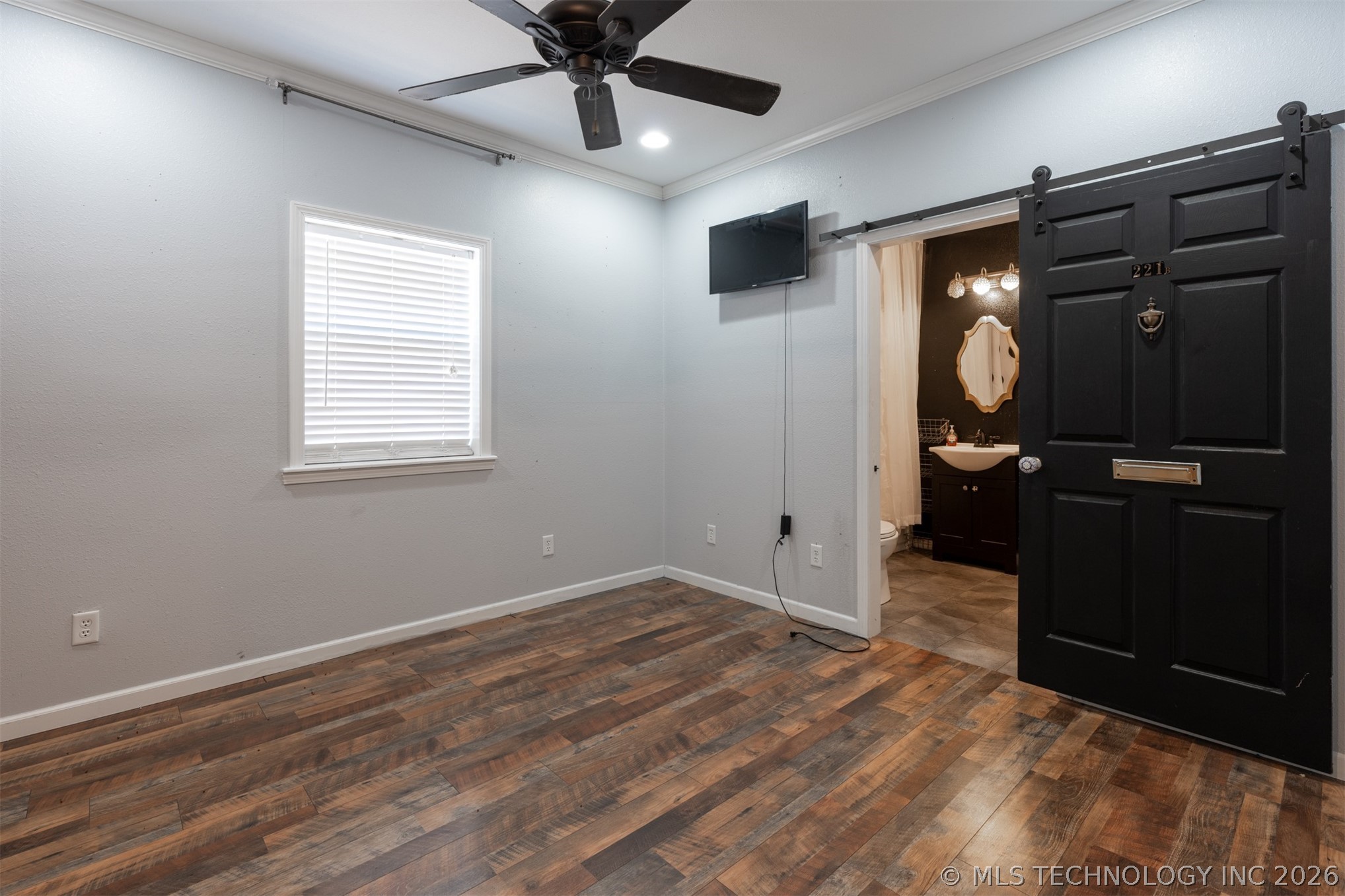 374010 E 1100 Property Photo 11