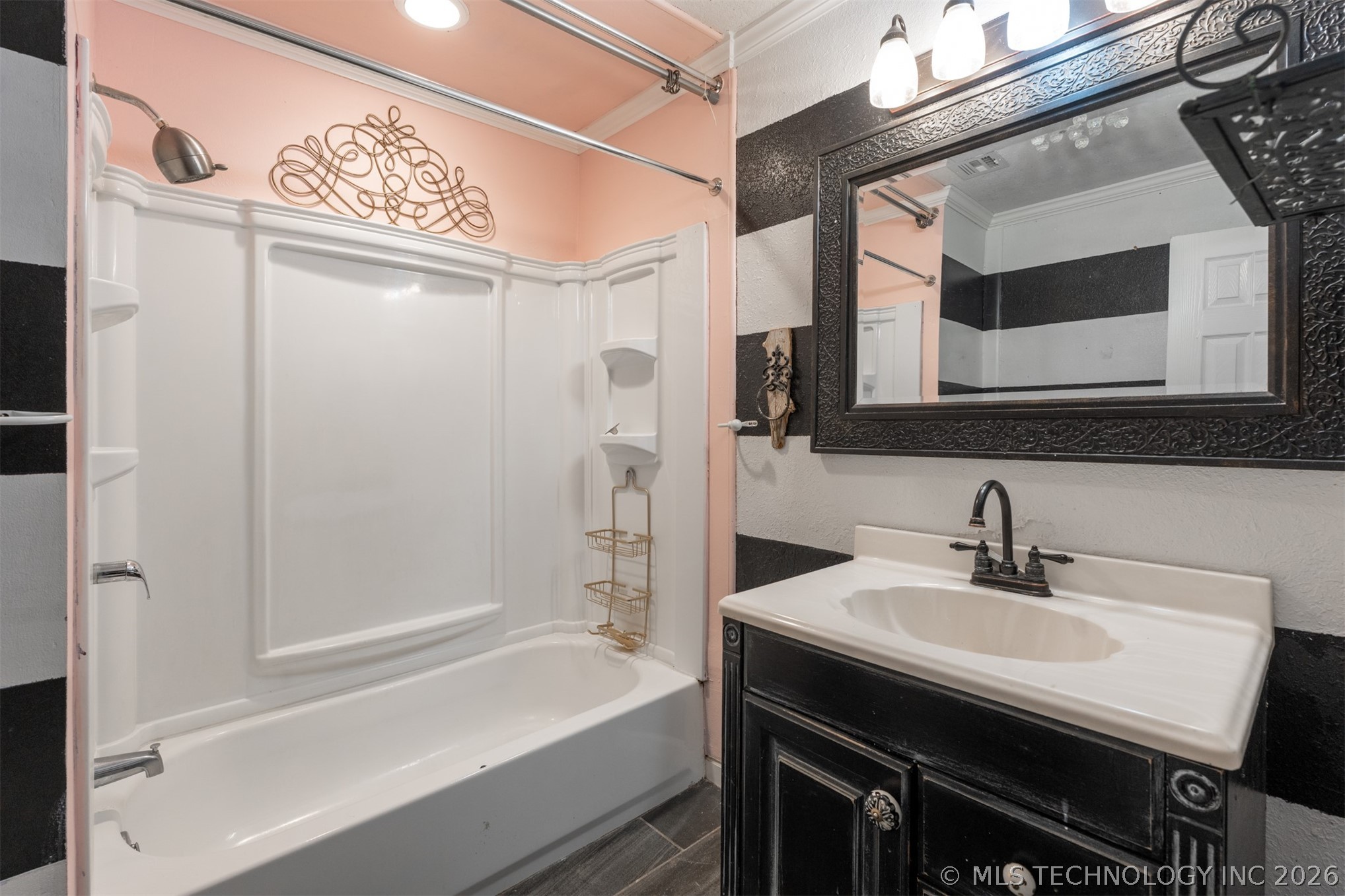 374010 E 1100 Property Photo 14