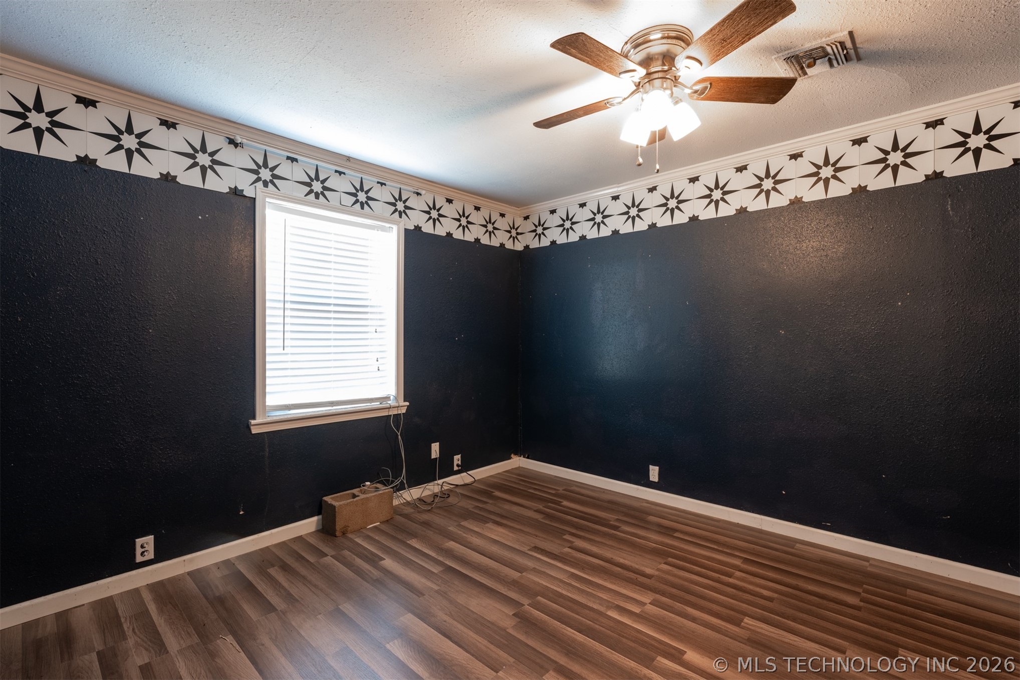 374010 E 1100 Property Photo 15