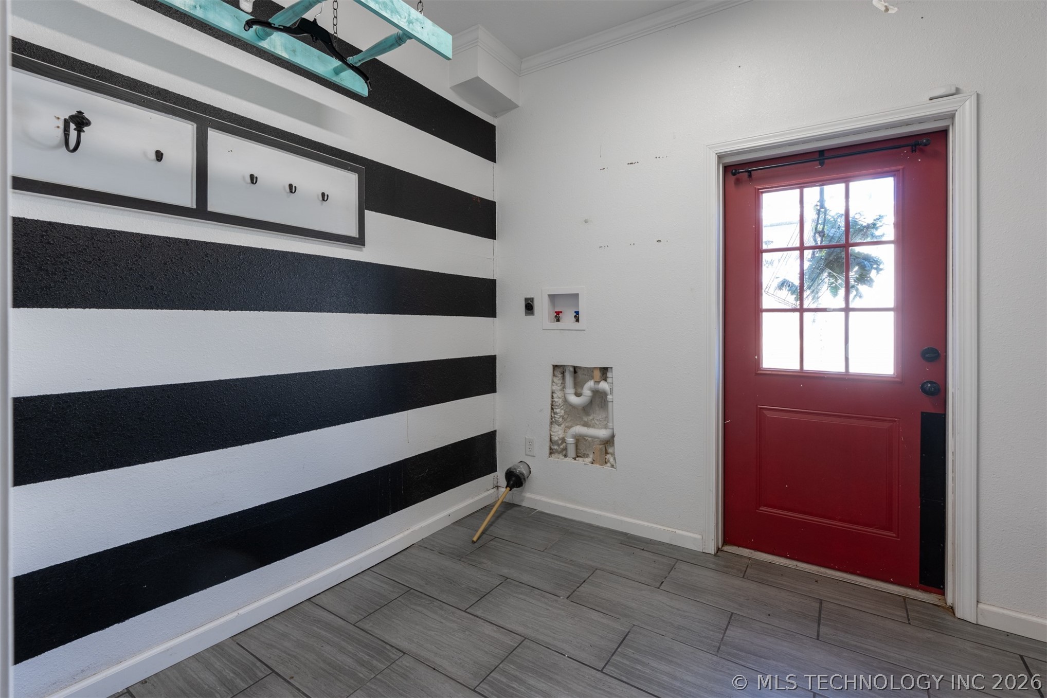 374010 E 1100 Property Photo 17