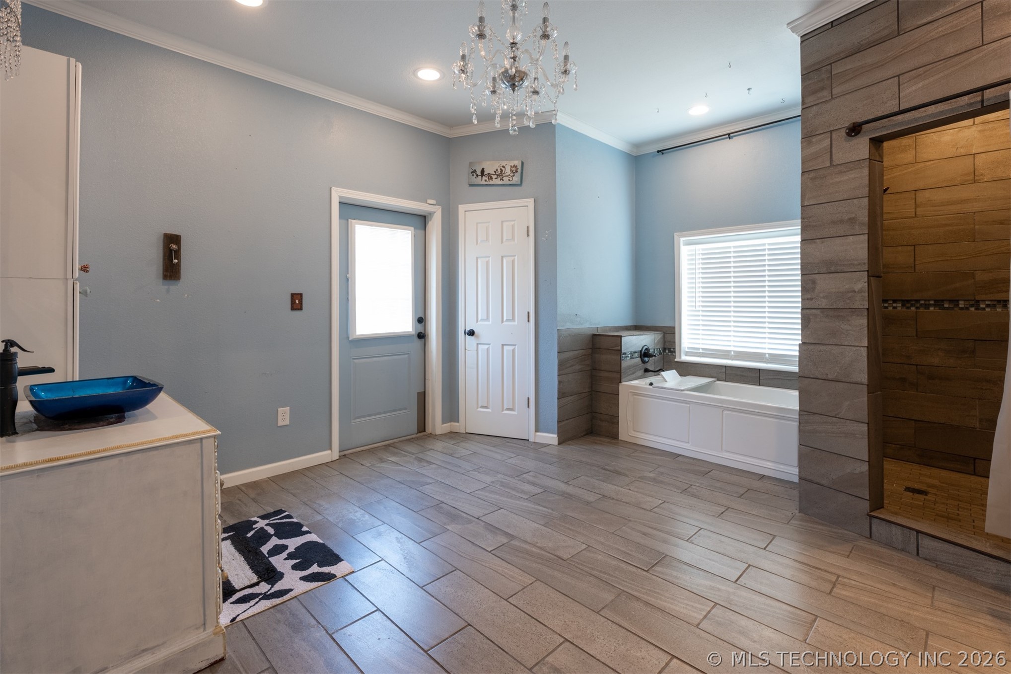 374010 E 1100 Property Photo 19