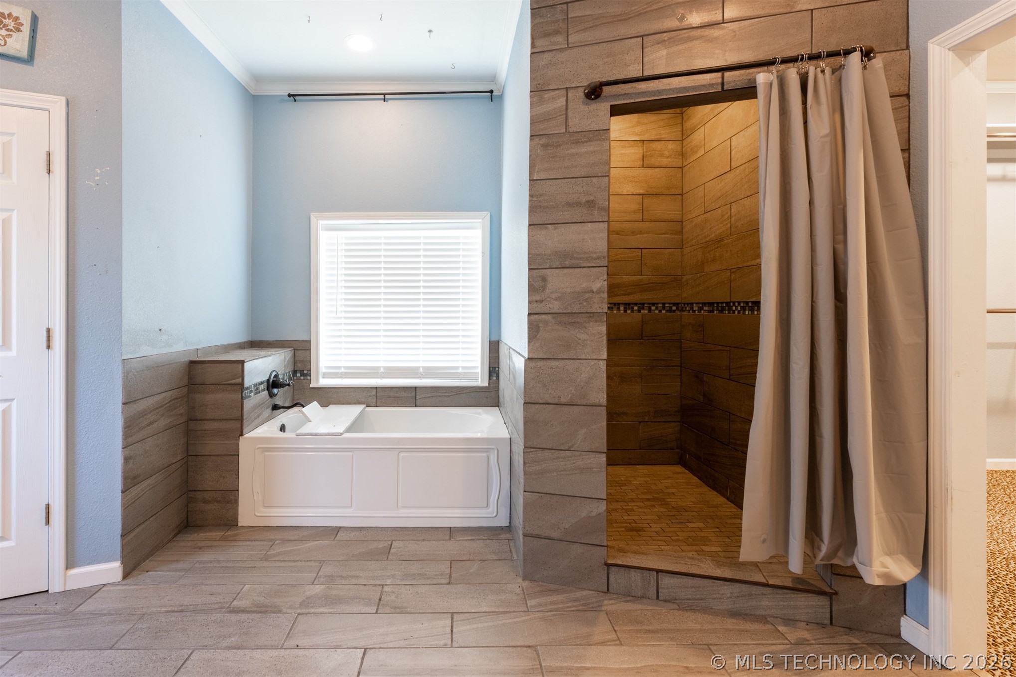 374010 E 1100 Property Photo 21