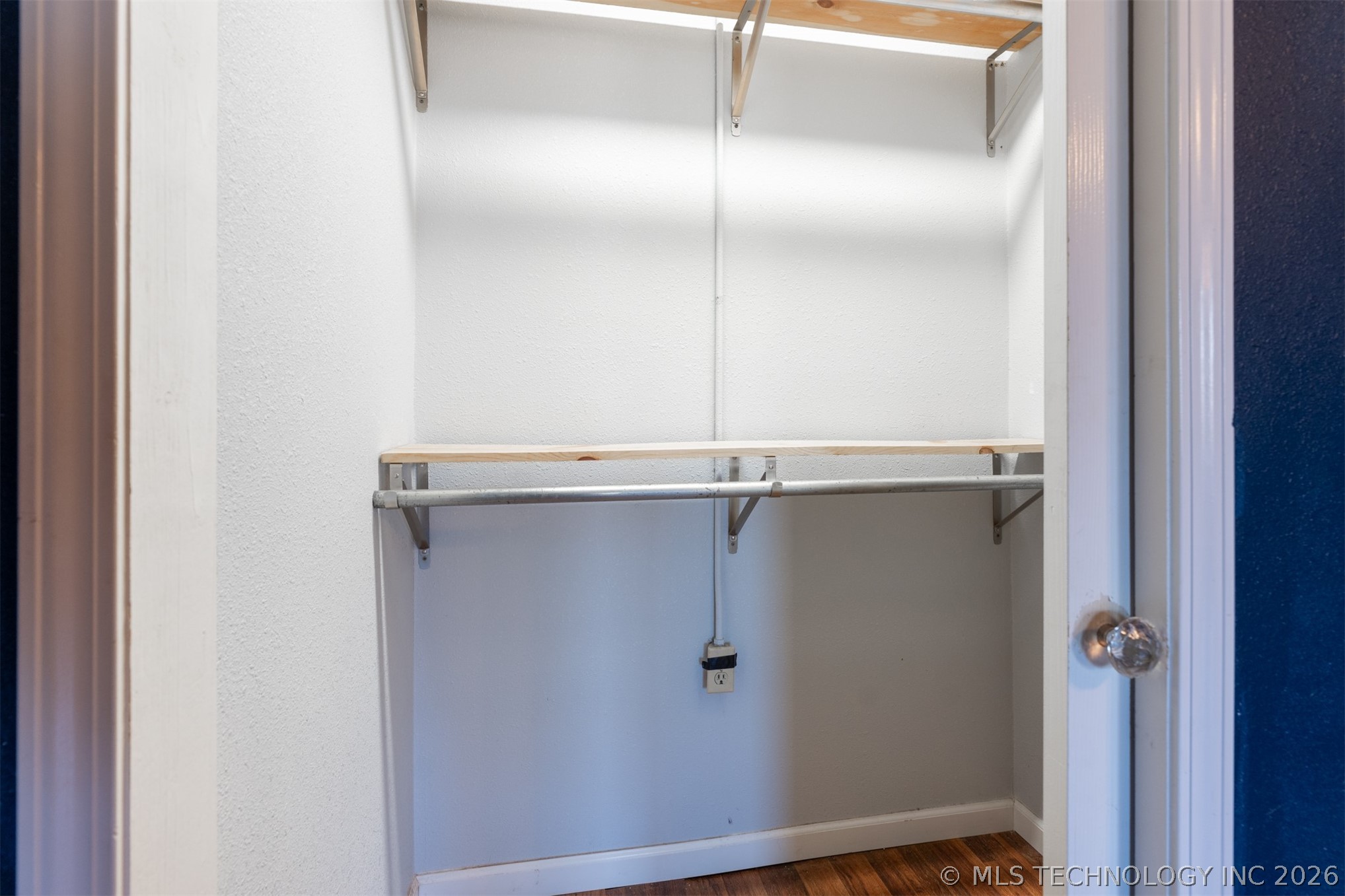 374010 E 1100 Property Photo 24