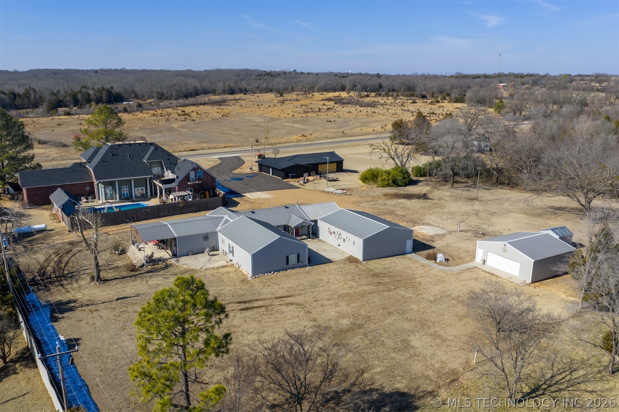 374010 E 1100 Property Photo 32