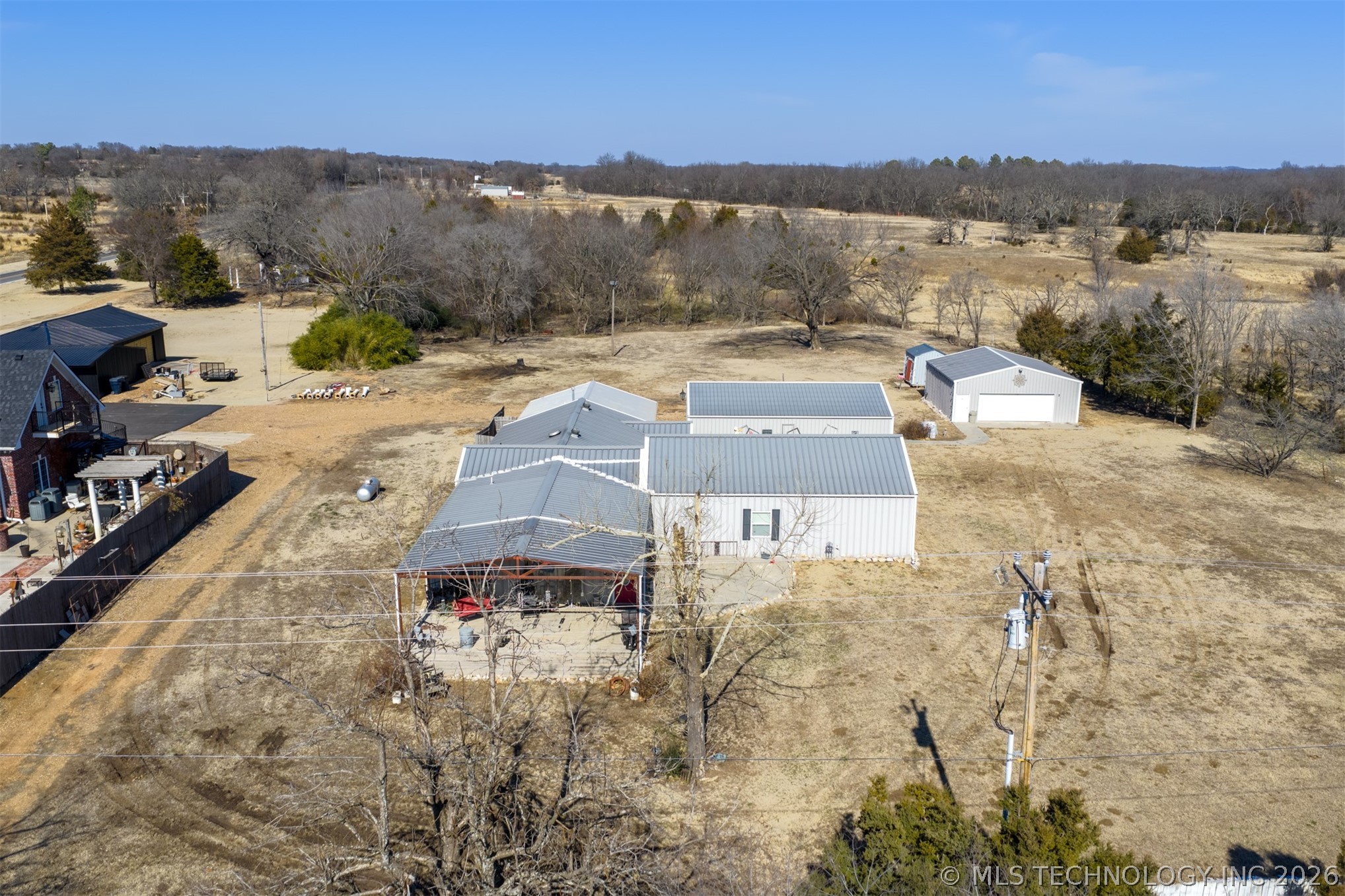 374010 E 1100 Property Photo 33