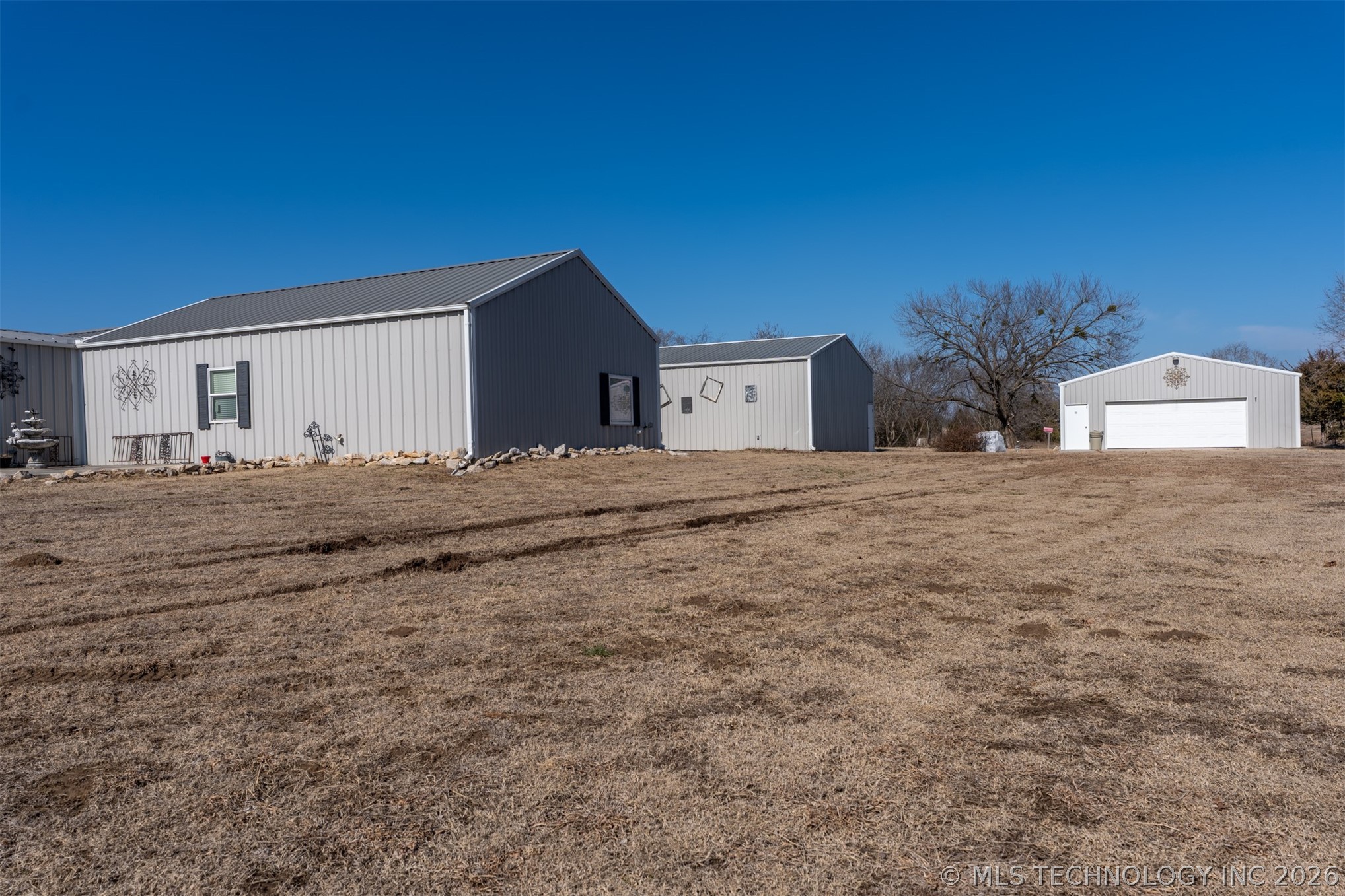 374010 E 1100 Property Photo 34