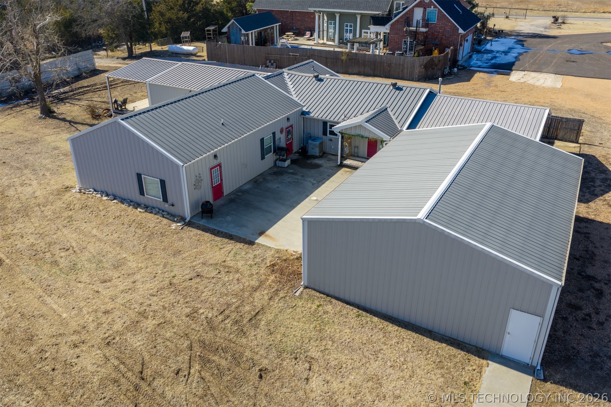 374010 E 1100 Property Photo 35