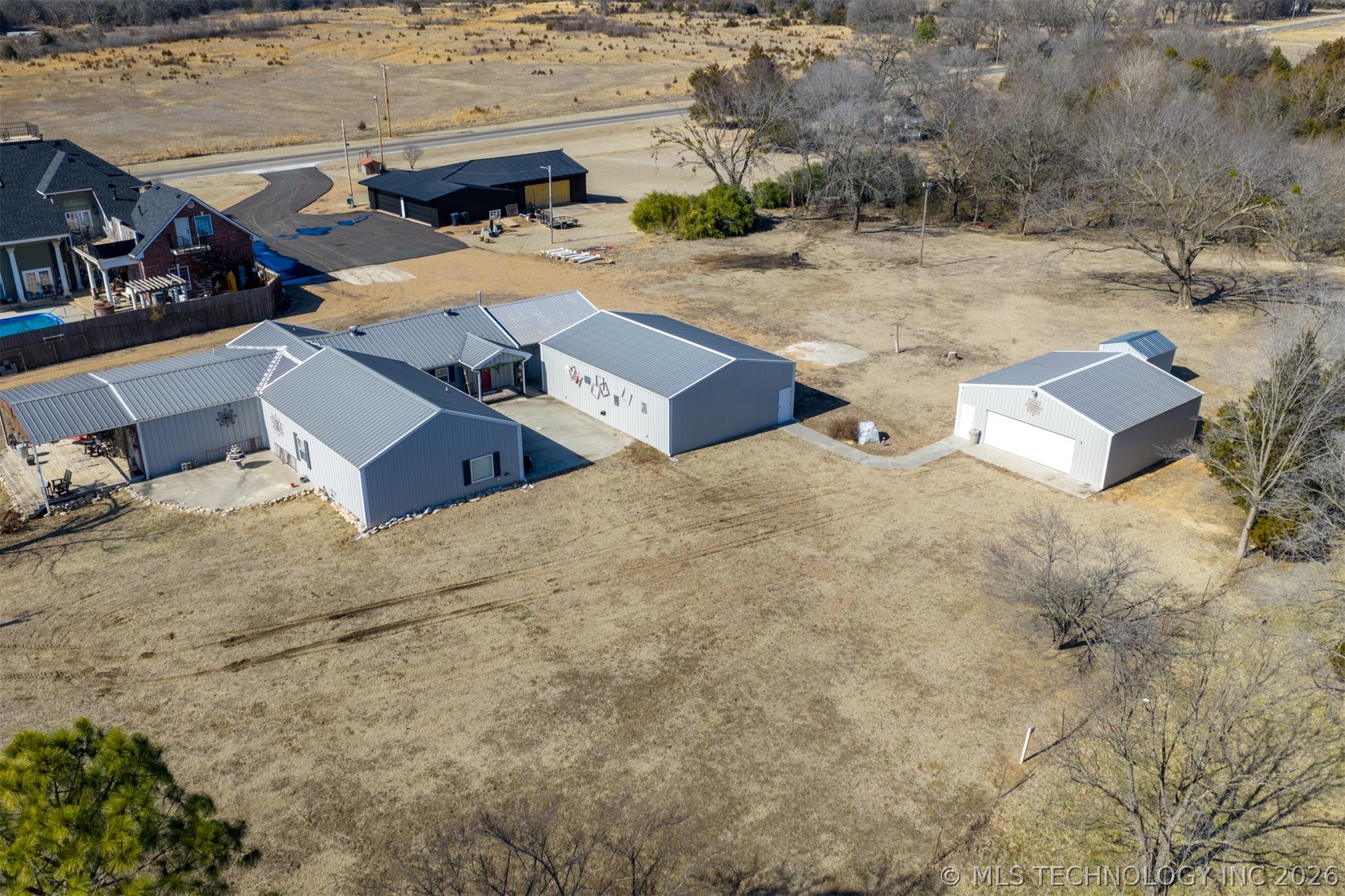 374010 E 1100 Property Photo 36