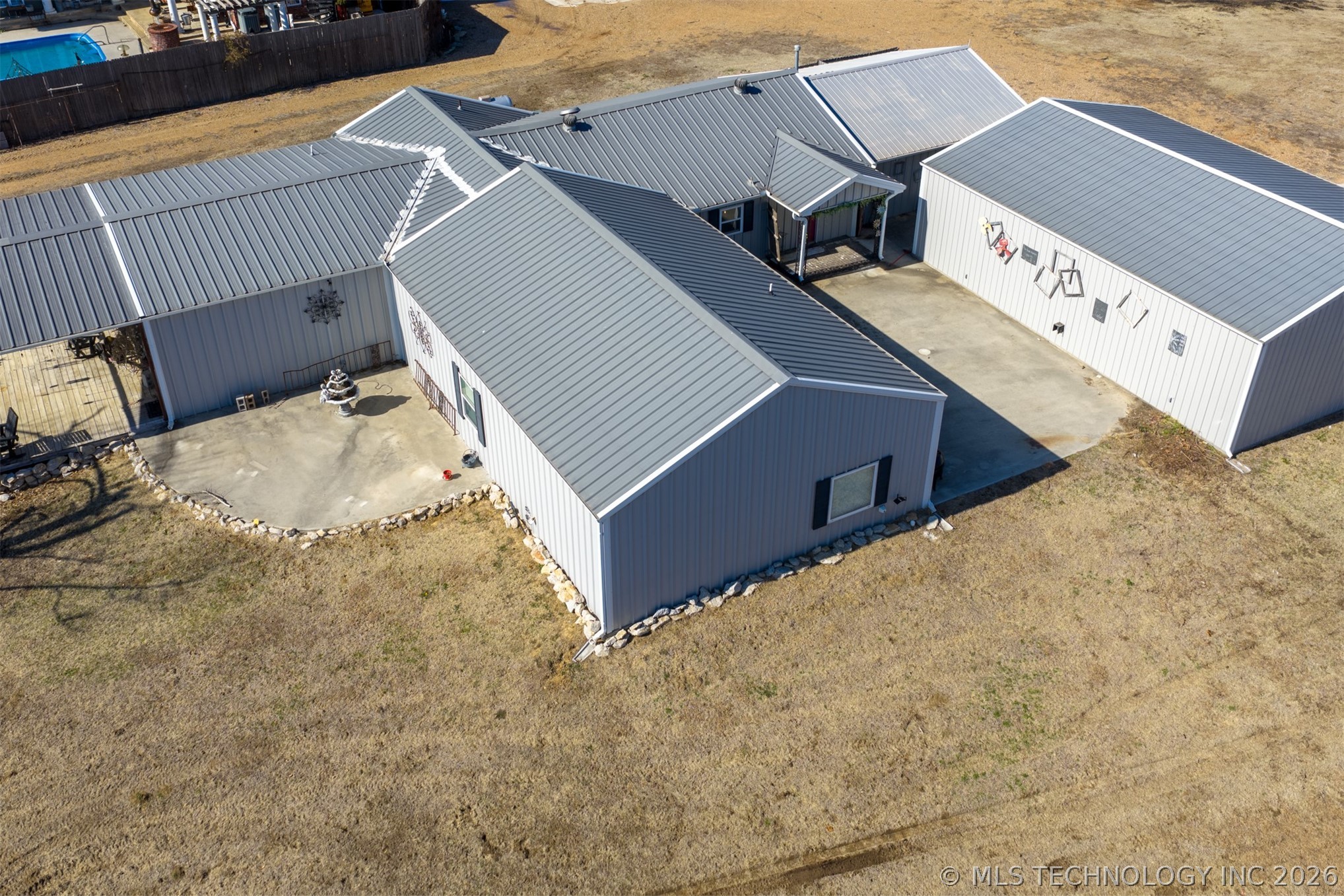 374010 E 1100 Property Photo 37