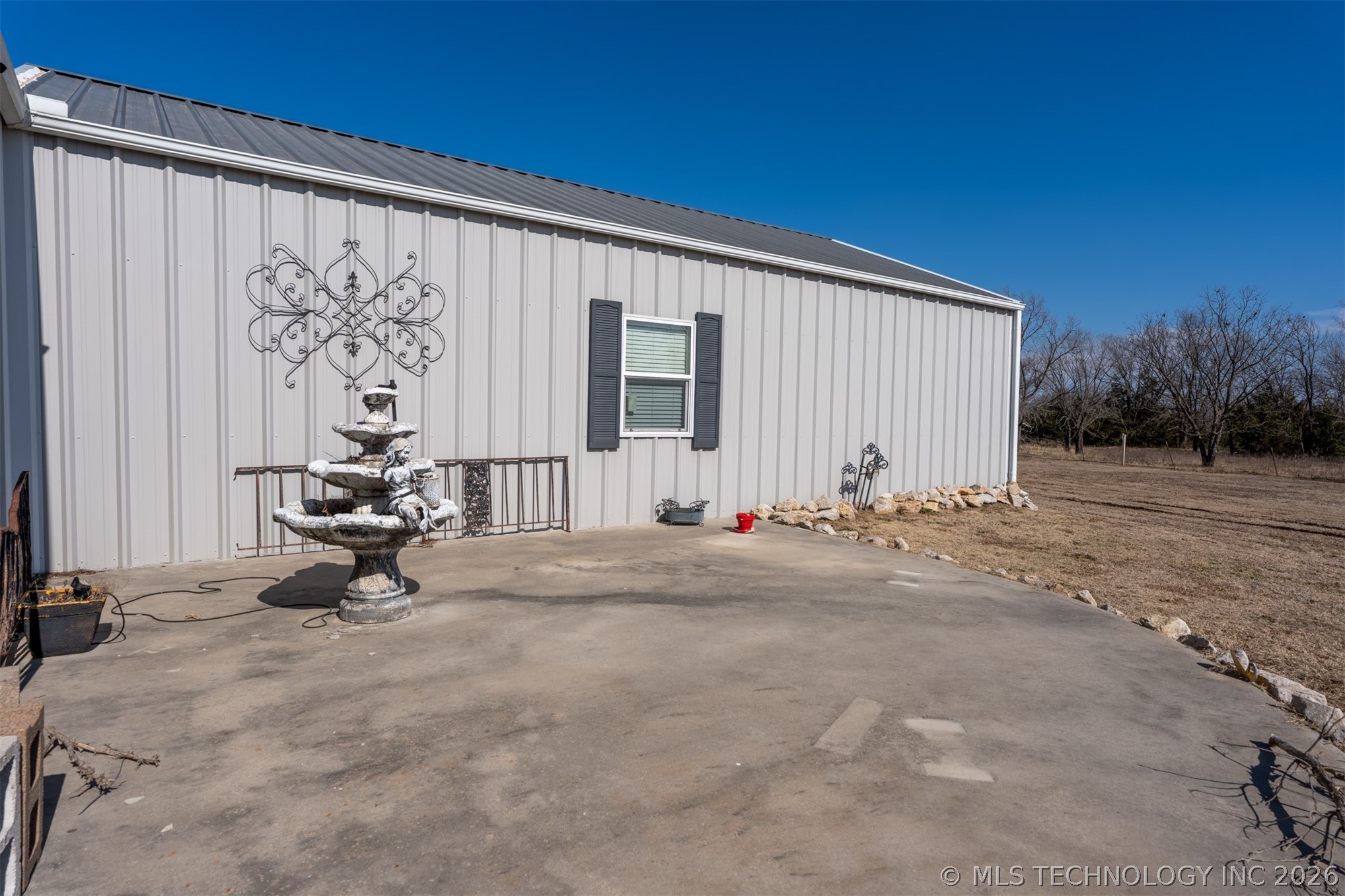 374010 E 1100 Property Photo 38