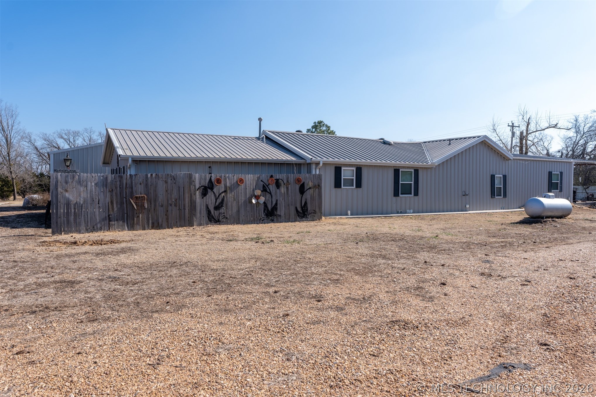 374010 E 1100 Property Photo 40