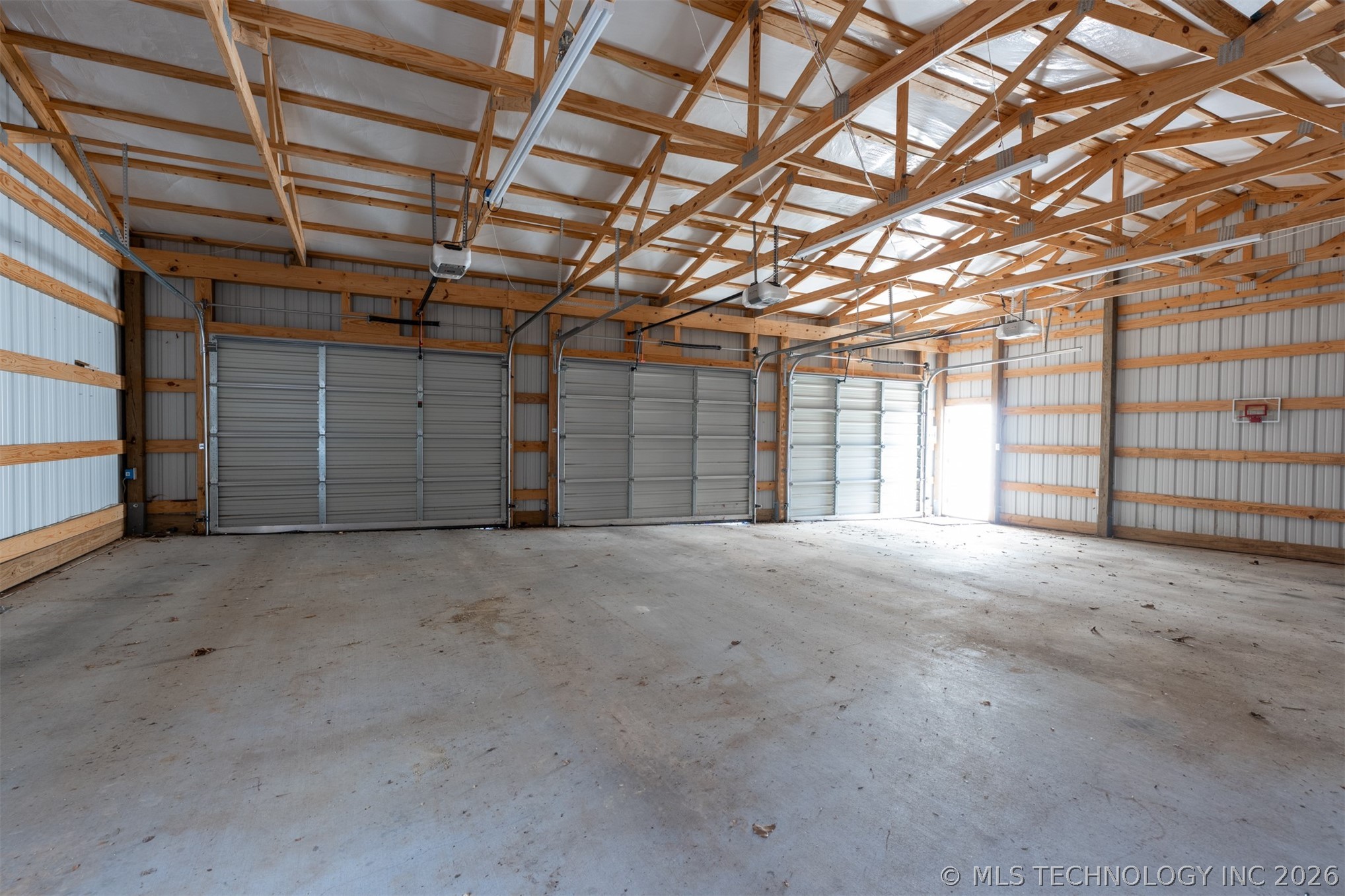 374010 E 1100 Property Photo 43