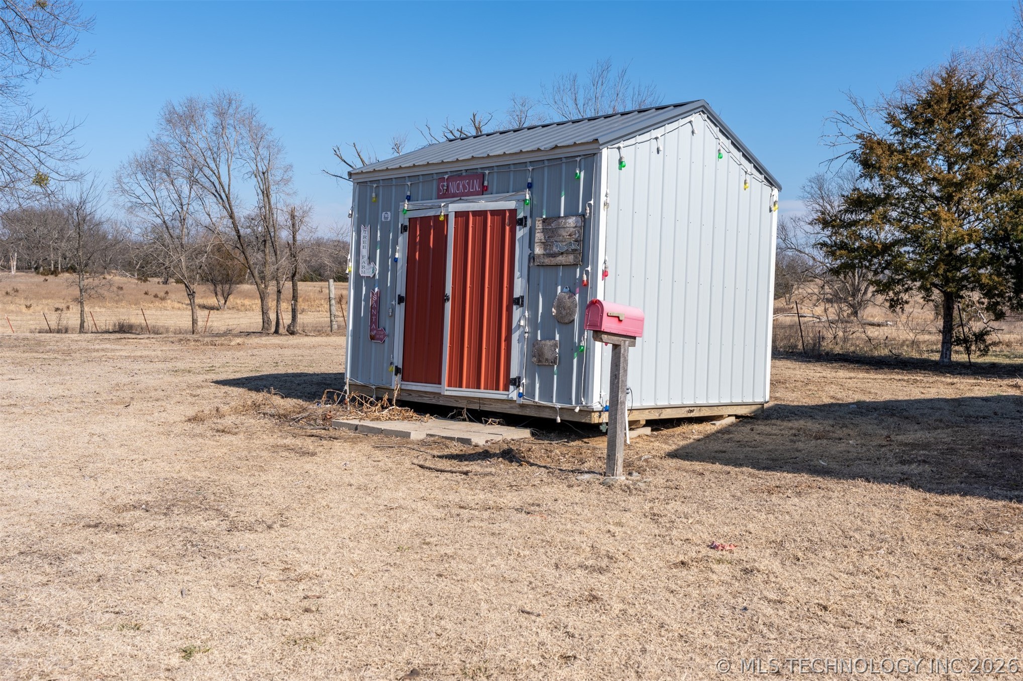 374010 E 1100 Property Photo 48