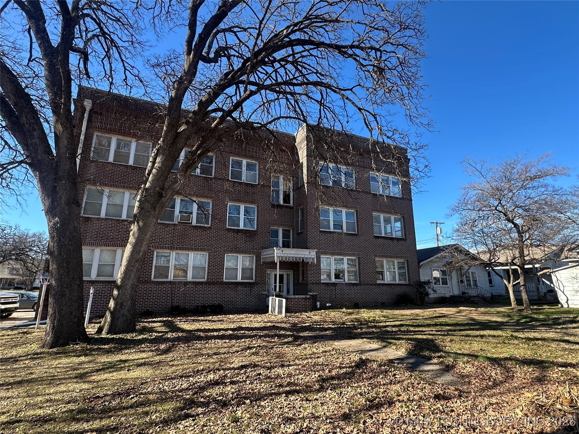 320 S Morton Avenue Property Photo 2