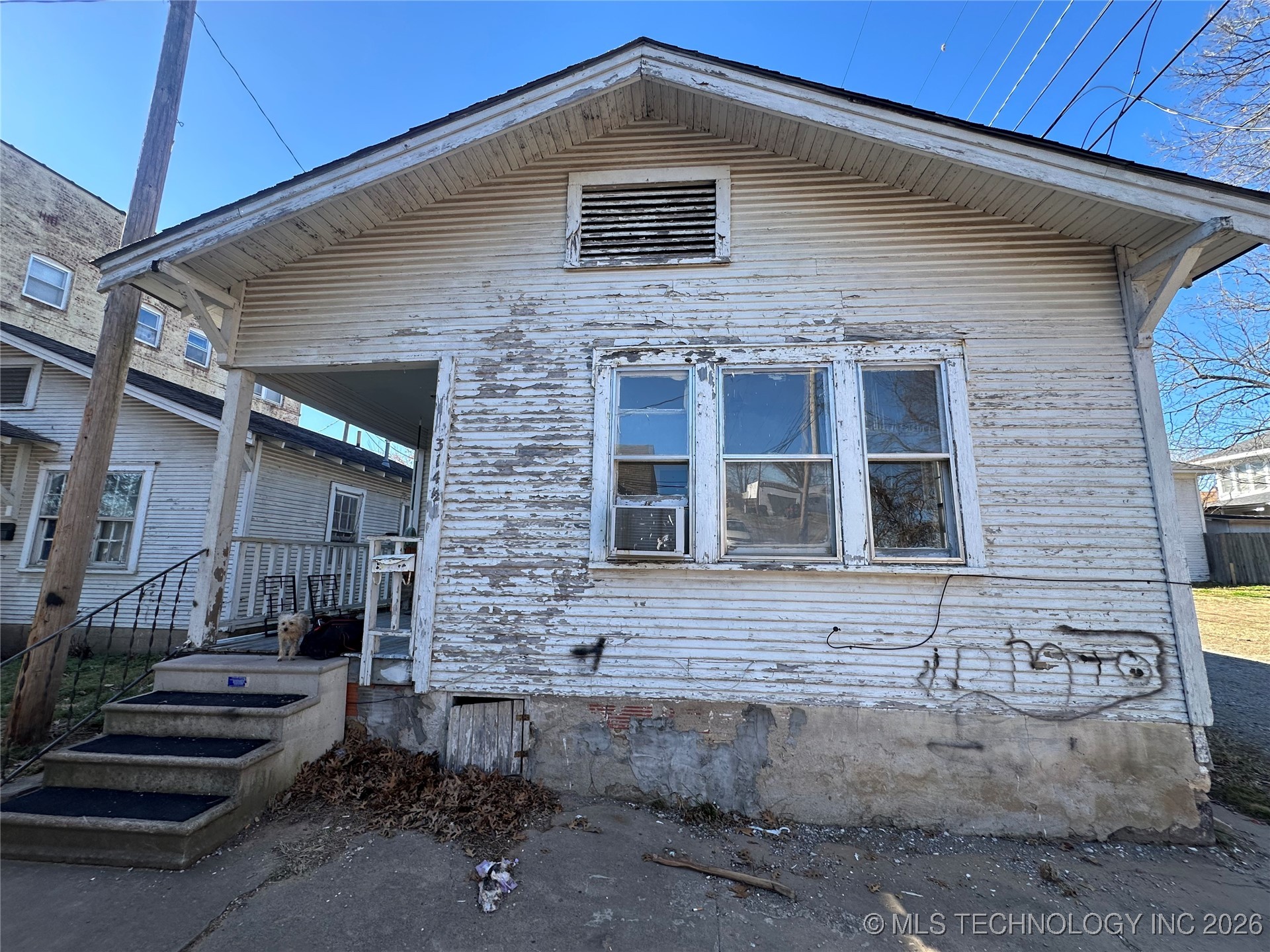 320 S Morton Avenue Property Photo 4