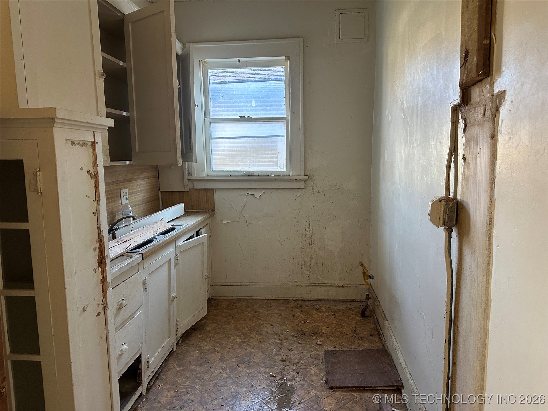 320 S Morton Avenue Property Photo 13