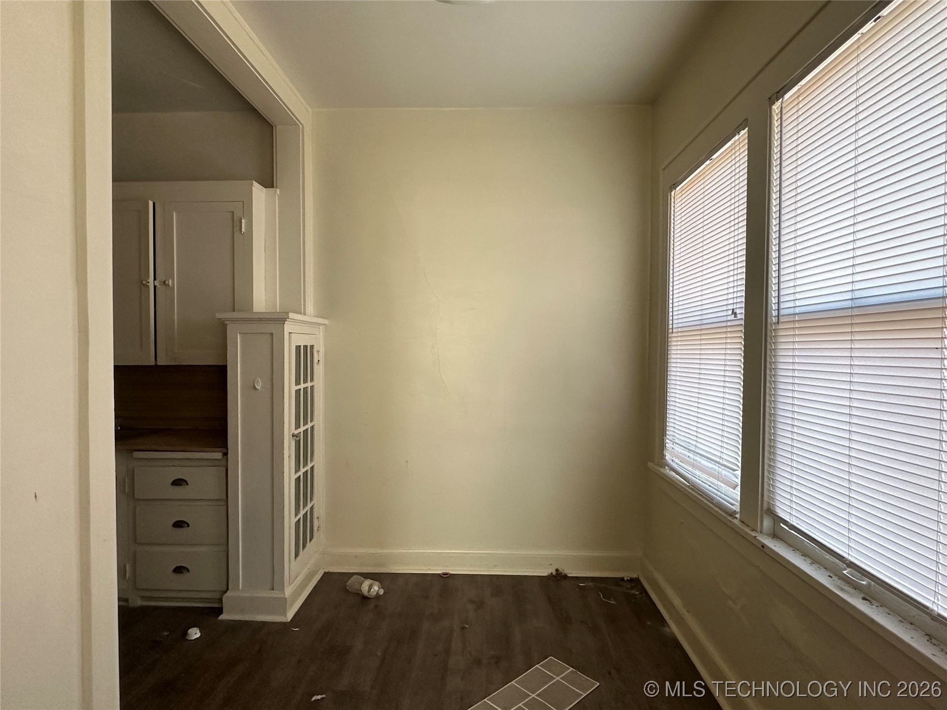 320 S Morton Avenue Property Photo 23