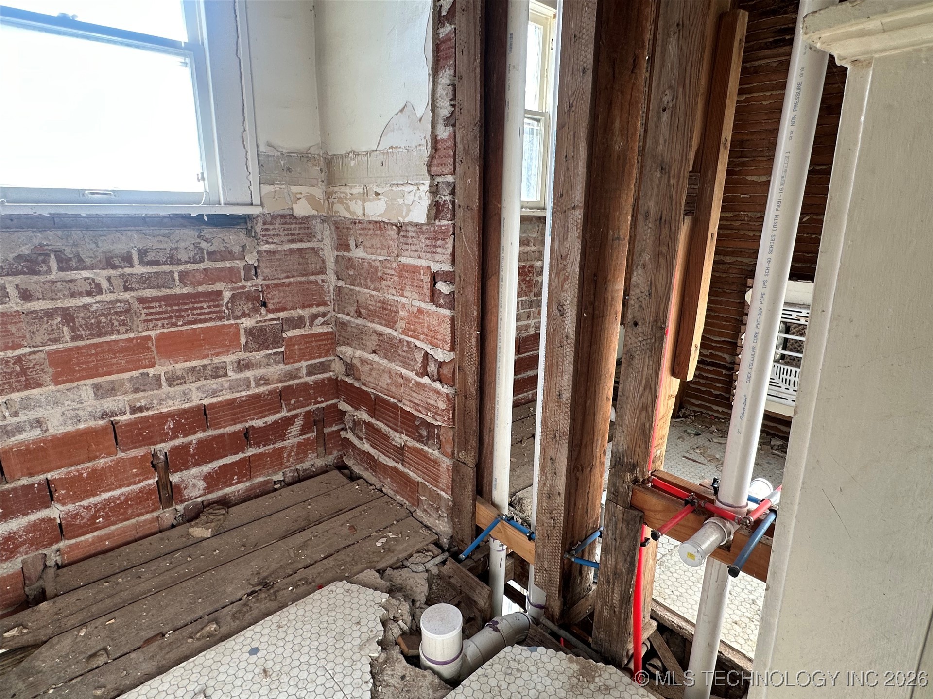 320 S Morton Avenue Property Photo 28