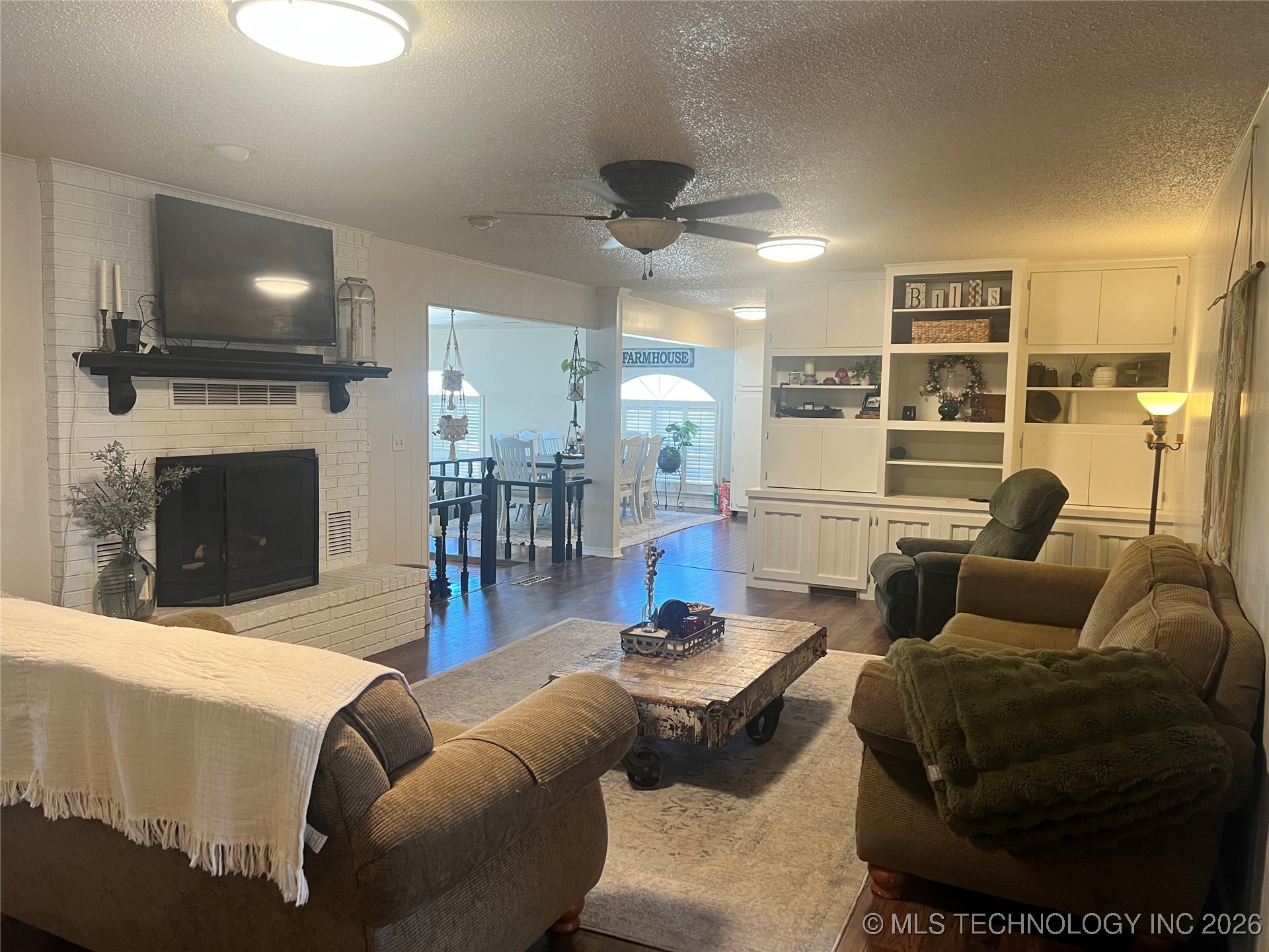 1901 Mockingbird Property Photo 5