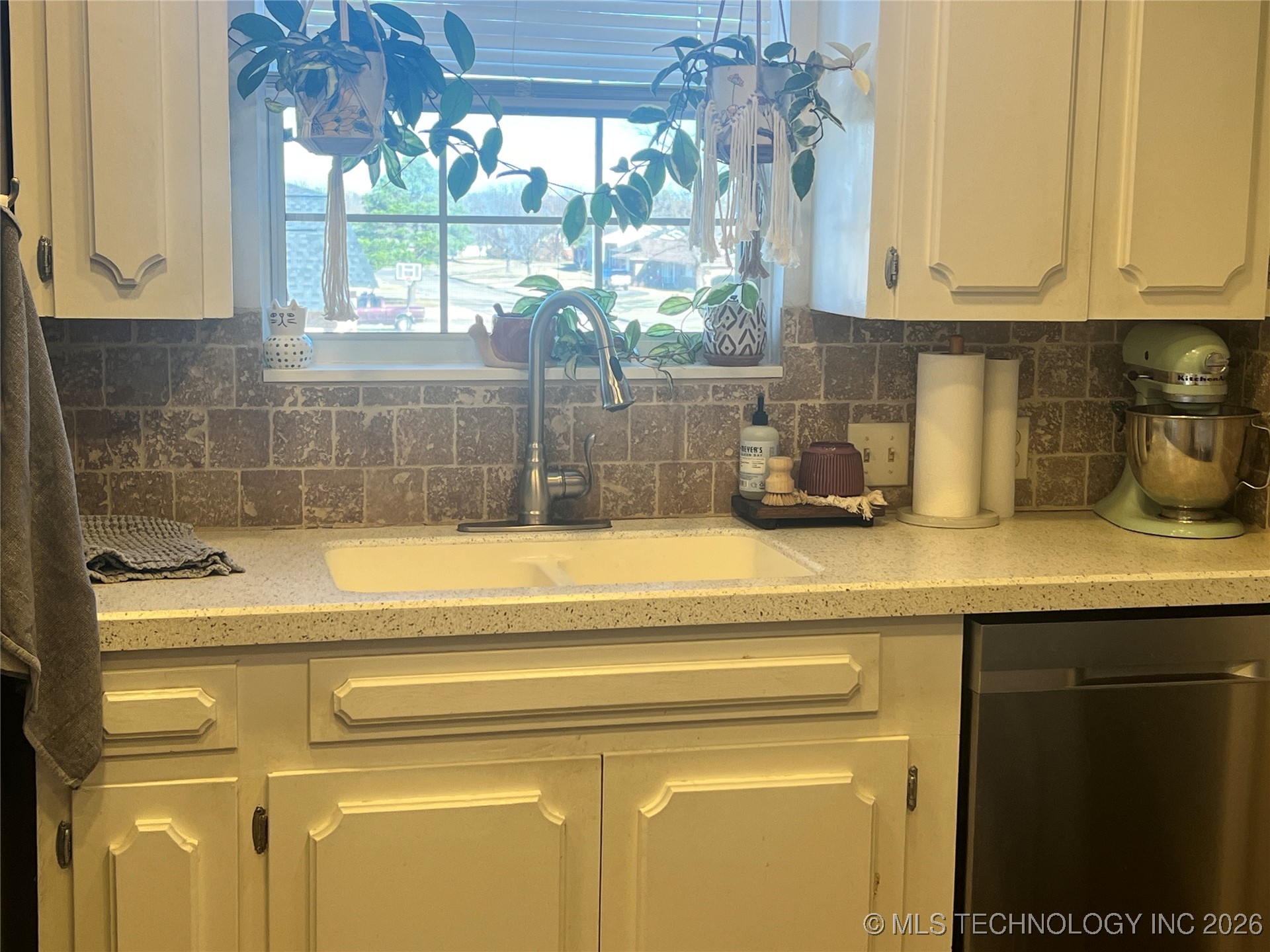 1901 Mockingbird Property Photo 9