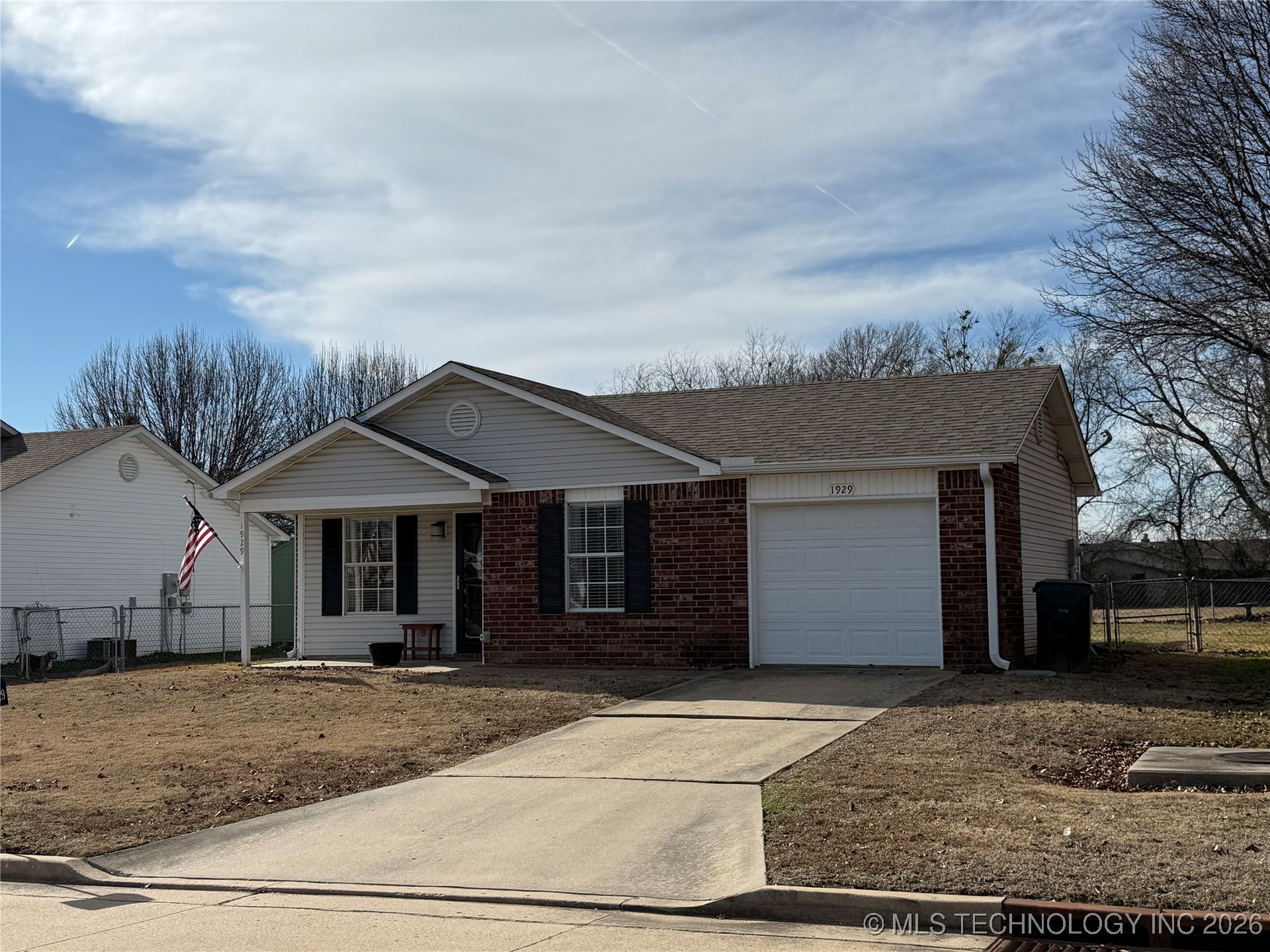 1929 Lexington Road Property Photo 3