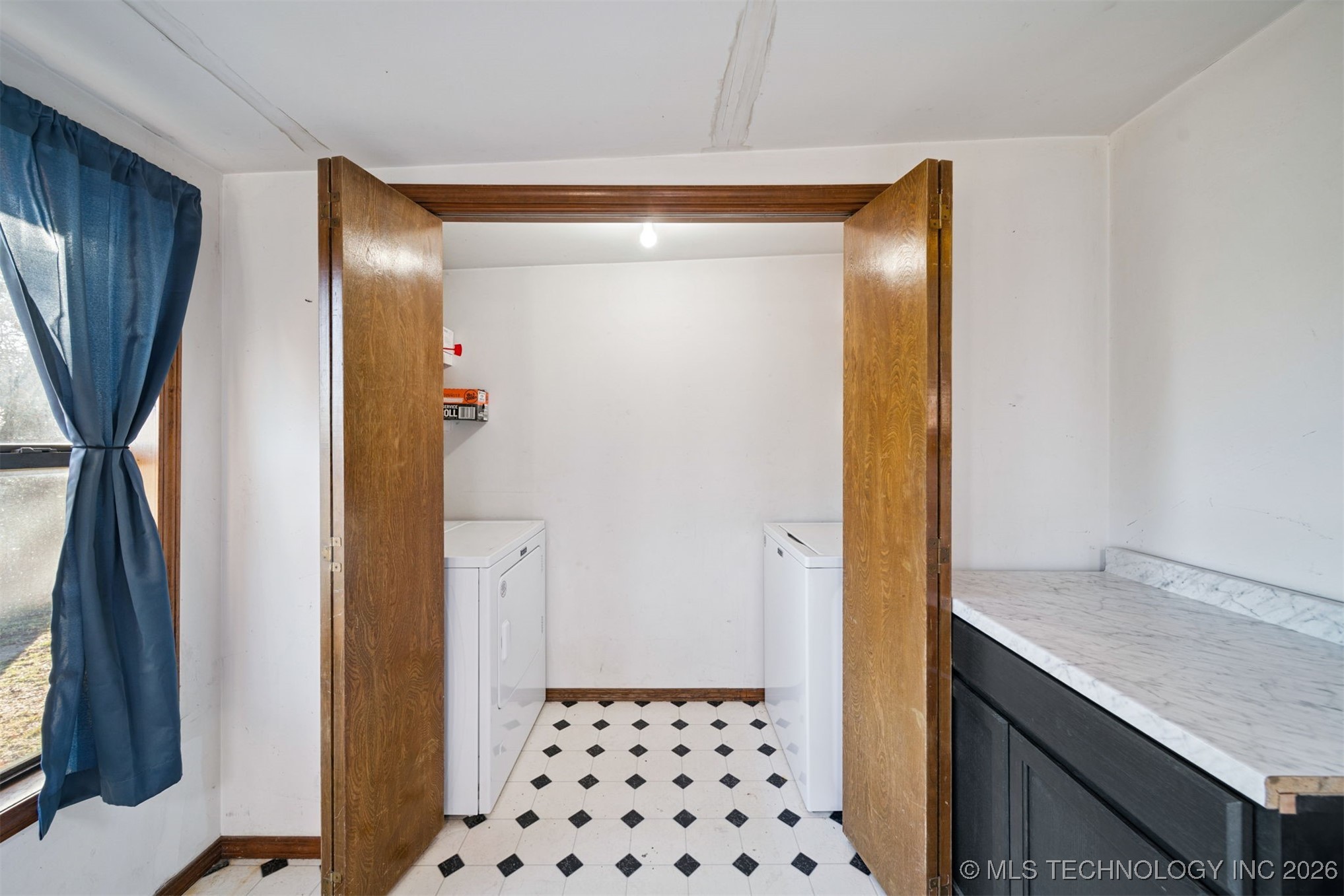 18542 E 380 Road Property Photo 12